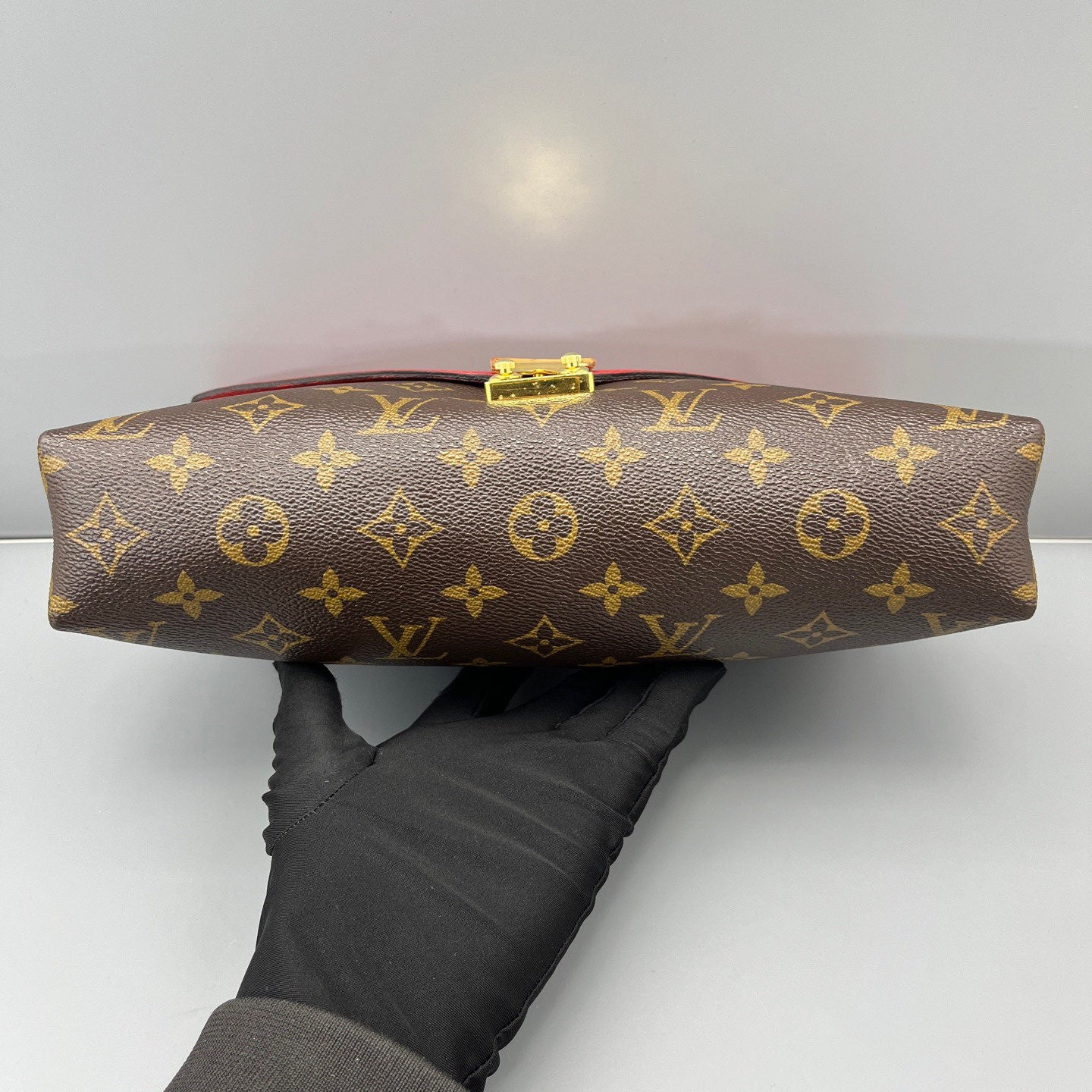 Louis Vuitton - Pochette Metis Chain Bag - Monogram coated canvas and grained leather - Brown and Red with Gold-Tone Hardware - (small)