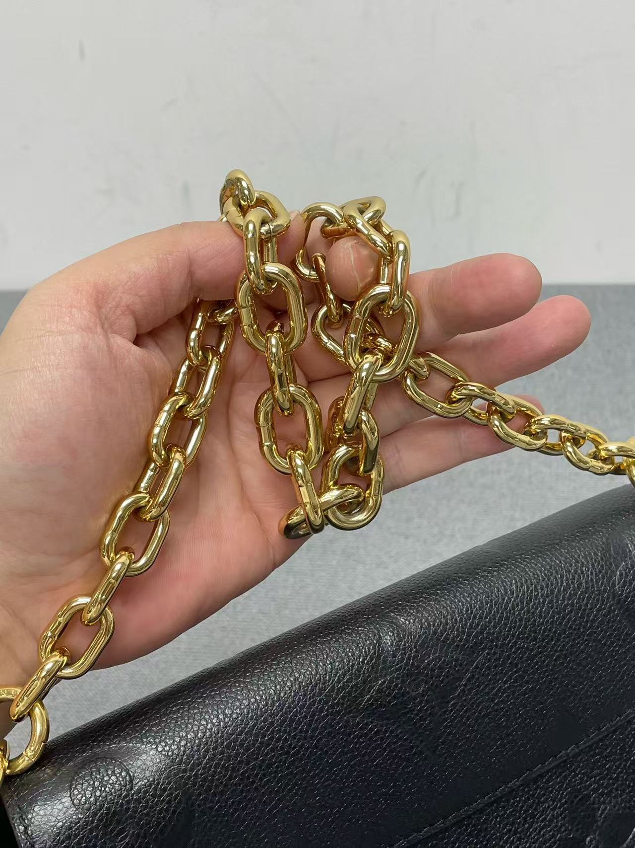 Louis Vuitton - Pochette Métis - Grained leather - Black - (small)