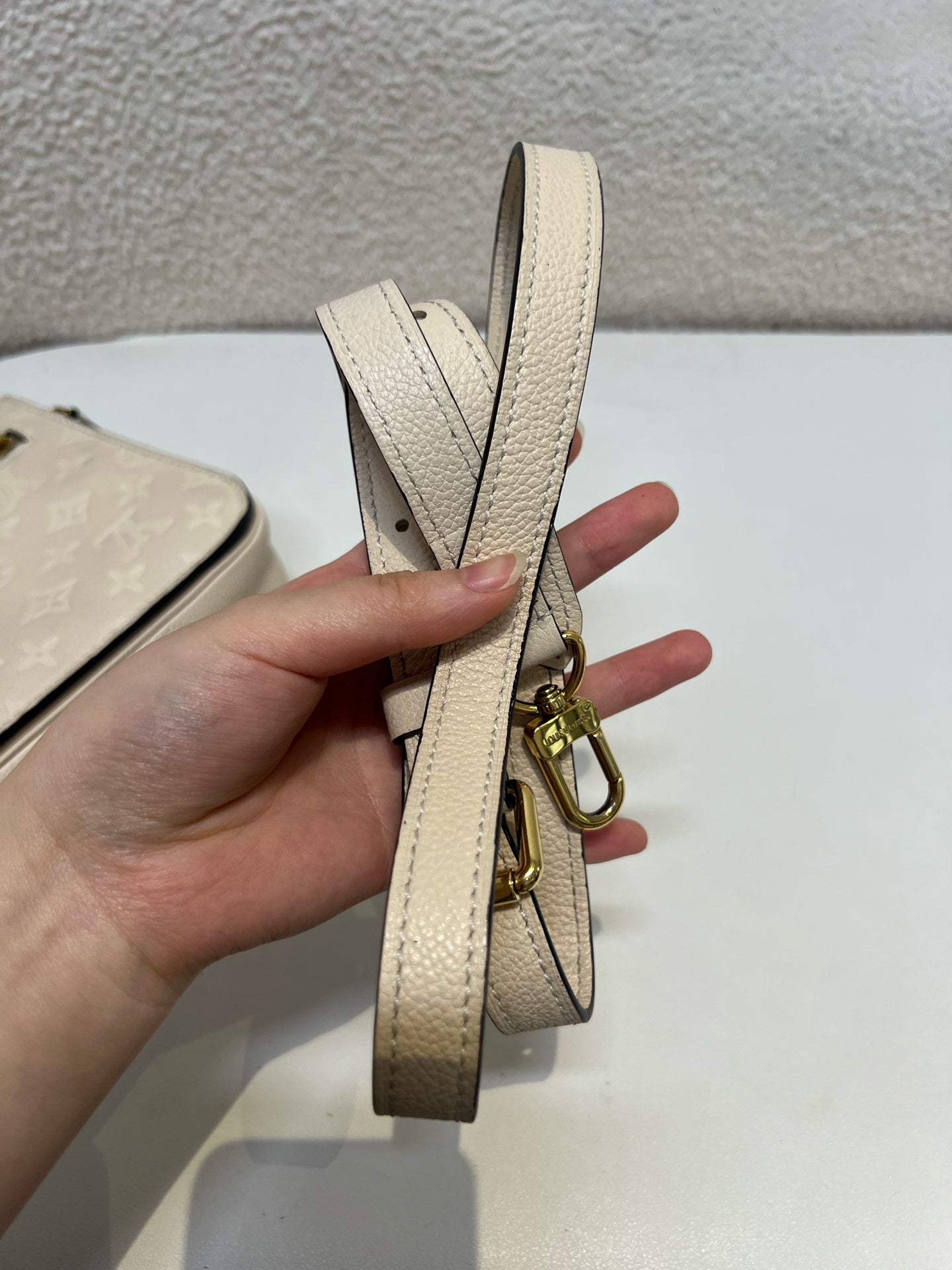 Louis Vuitton - Pochette Metis - Leather - Beige - (medium)