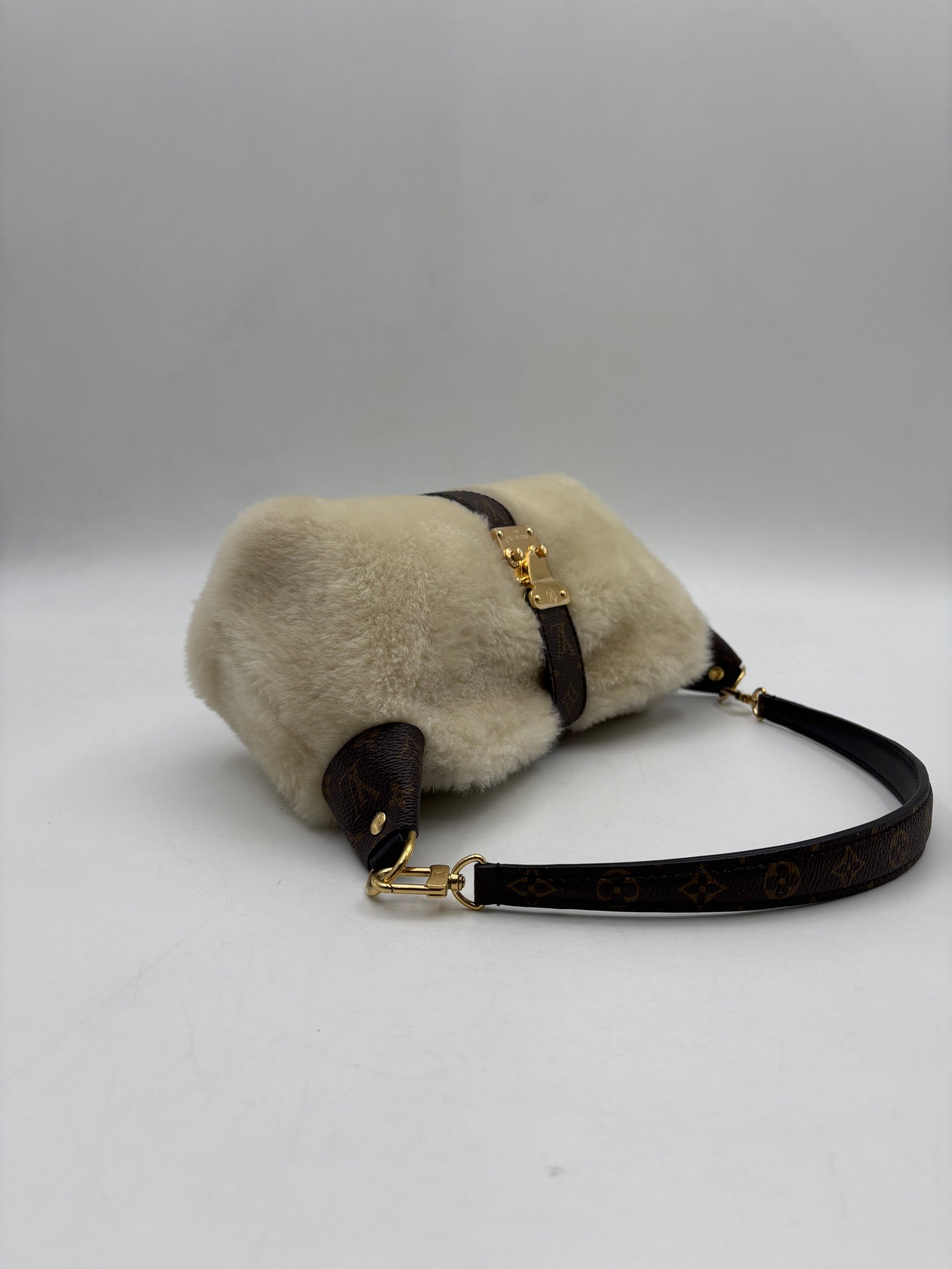 Louis Vuitton - Pochette Mia 25 Ski Collection - Wool - Beige - (small)