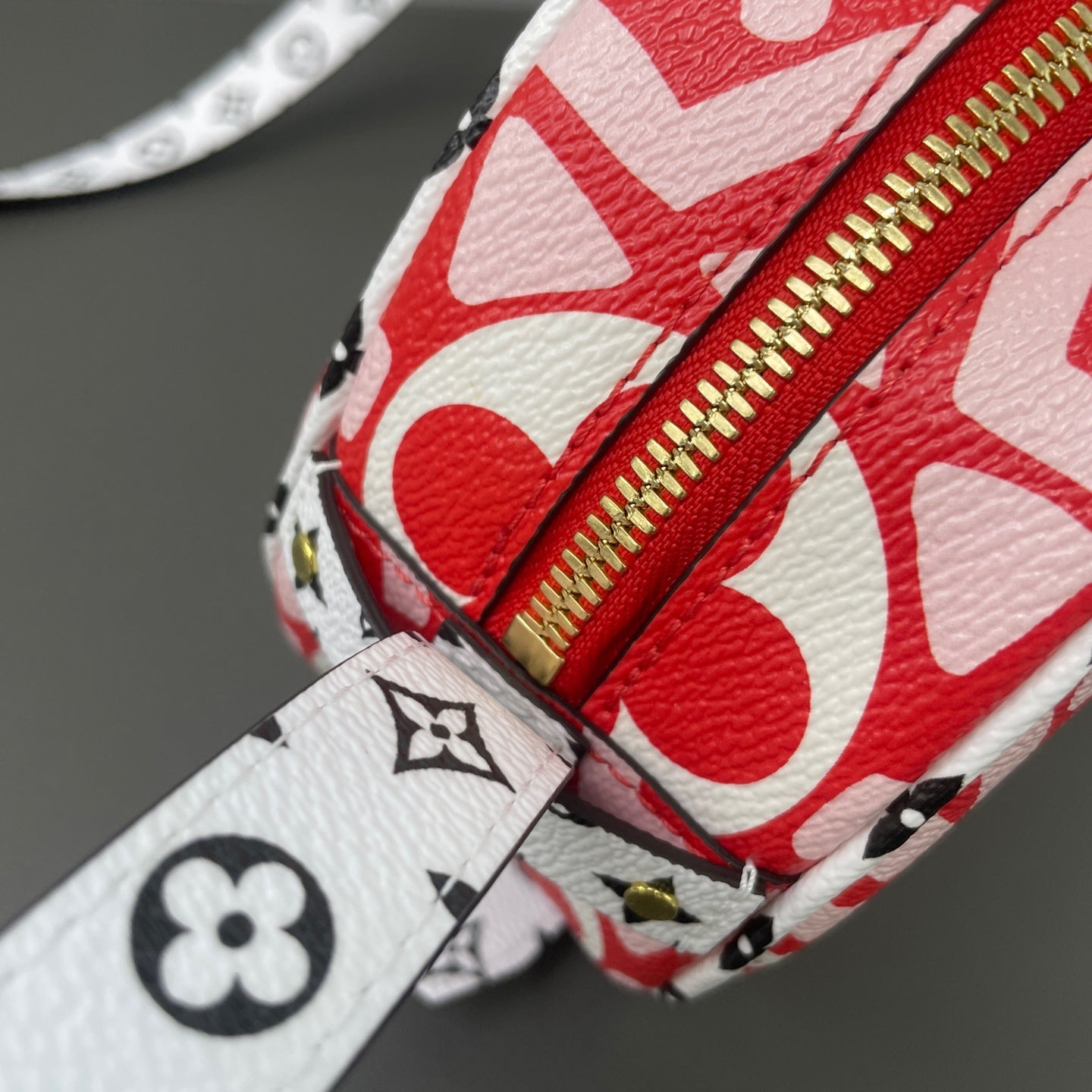 Louis Vuitton - Pochette Round - Synthetic - Multicolour - (mini)
