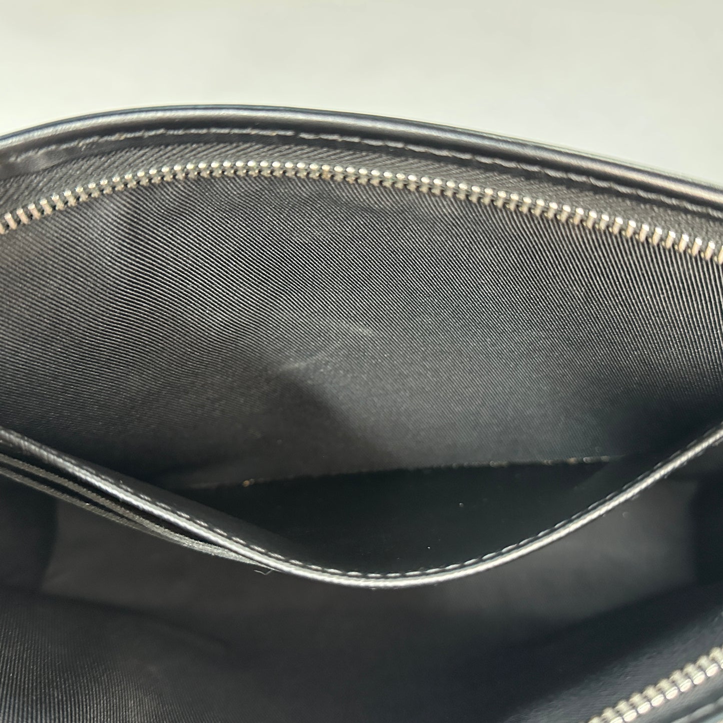 Louis Vuitton - Pochette Voyage MM - Synthetic - Black - (medium)