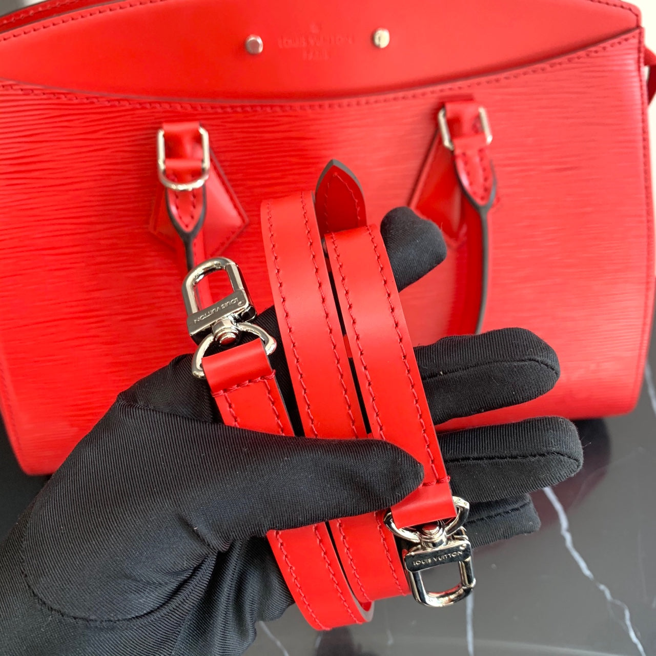 Louis Vuitton - Saumur - Leather - Red - (medium)