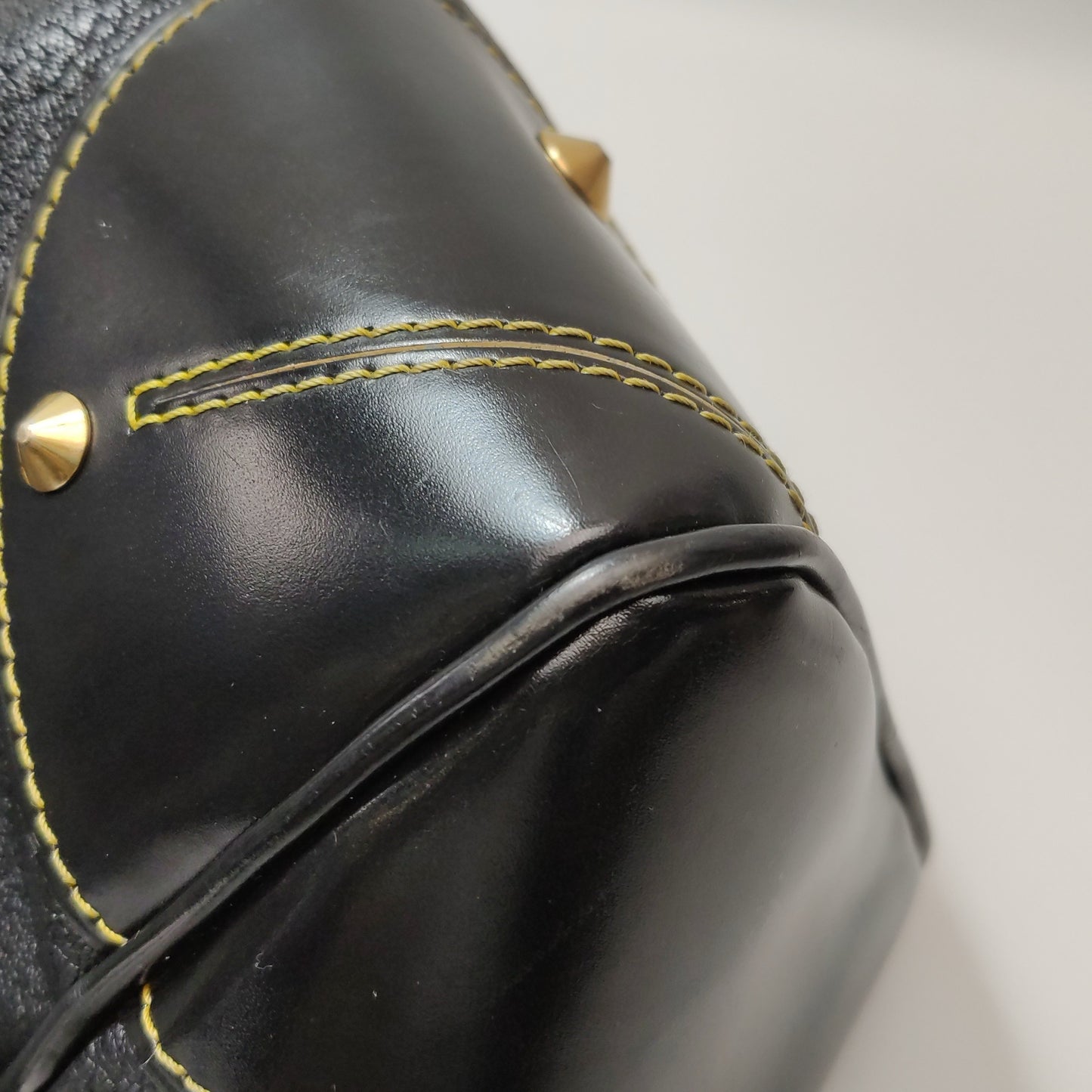 Louis Vuitton - Suhali - Leather - Black - (Medium)