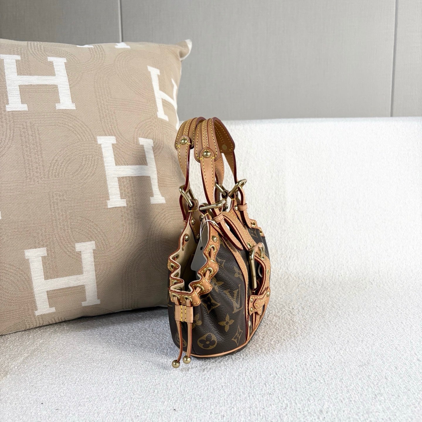 Louis Vuitton - Theda (Lotus Leaf Dumpling Bag) - Monogram coated canvas with natural Vachetta leather trim - Brown - (small)