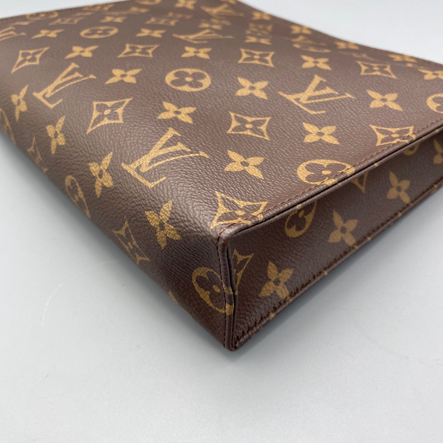 Louis Vuitton - Toiletry Pouch 26 - Monogram coated canvas with natural cowhide leather trim - Brown - (medium)