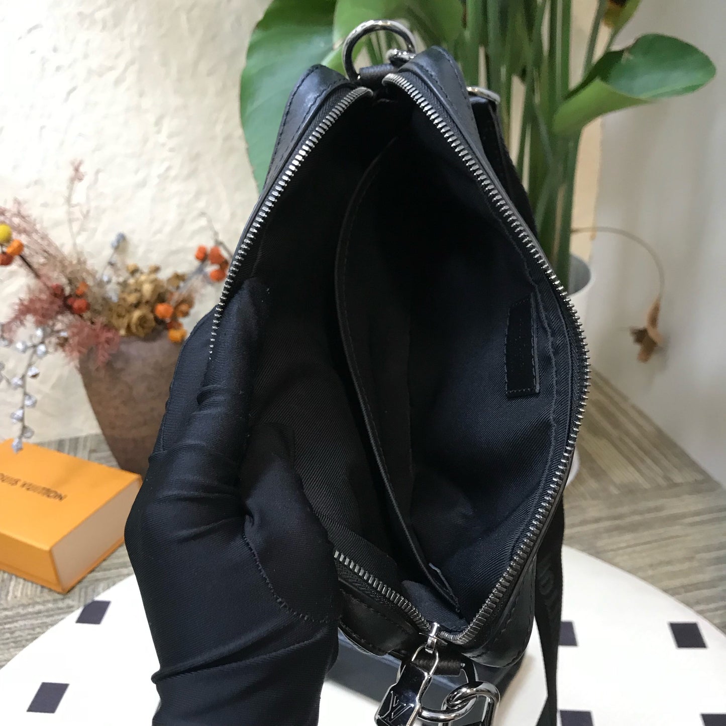 Louis Vuitton - Trio Messenger - Cloth - Black - (medium)