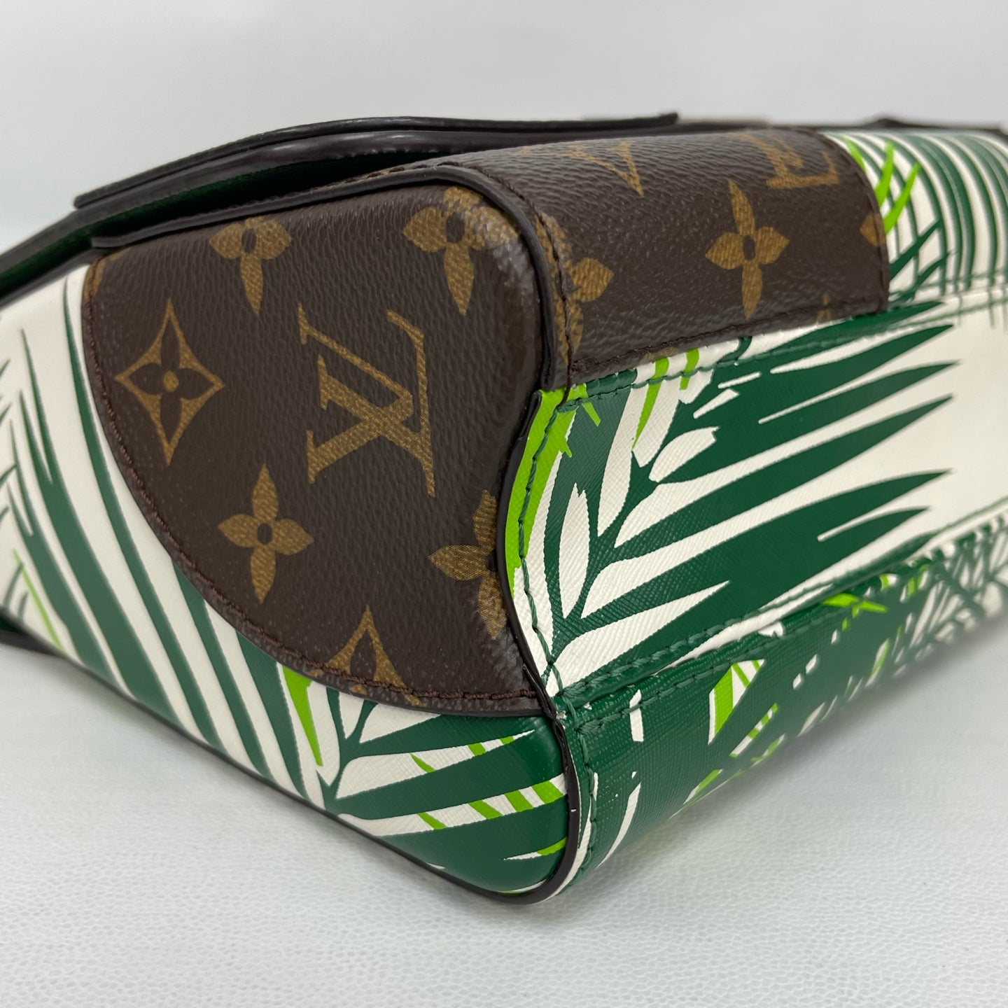Louis Vuitton - Twist Bag Jungle Floral Limited Edition - Epi leather with Monogram coated canvas trim - White and Green with Brown Monogram and Gold-Tone Hardware - (Medium)