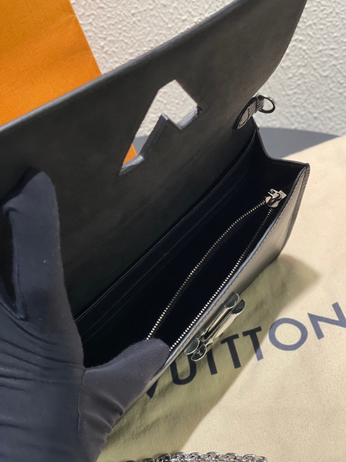 Louis Vuitton - Twist Belt - Leather - Black - (Small)