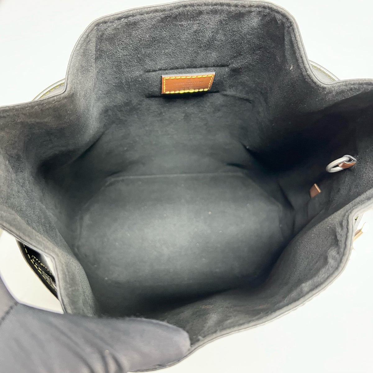 Louis Vuitton - Twist Bucket - Leather - Black - (medium)