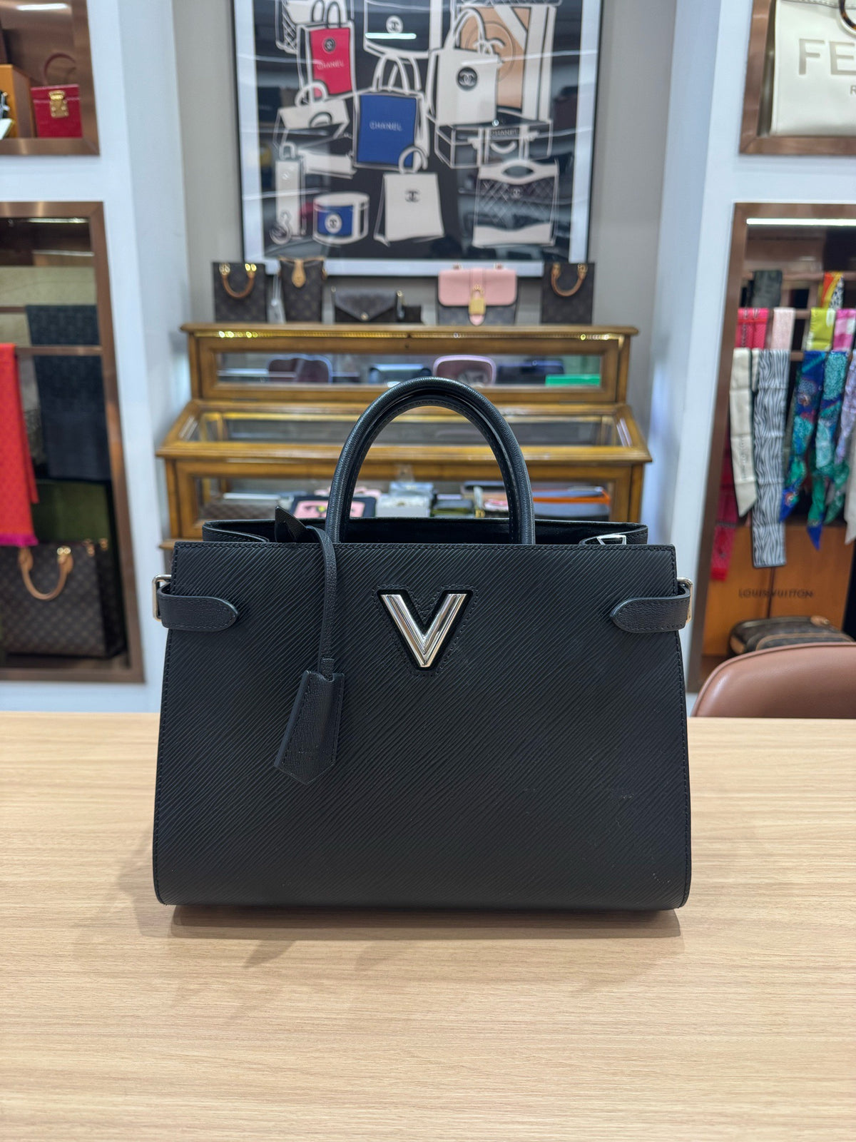 Louis Vuitton - Twist - Leather - Black - (medium)