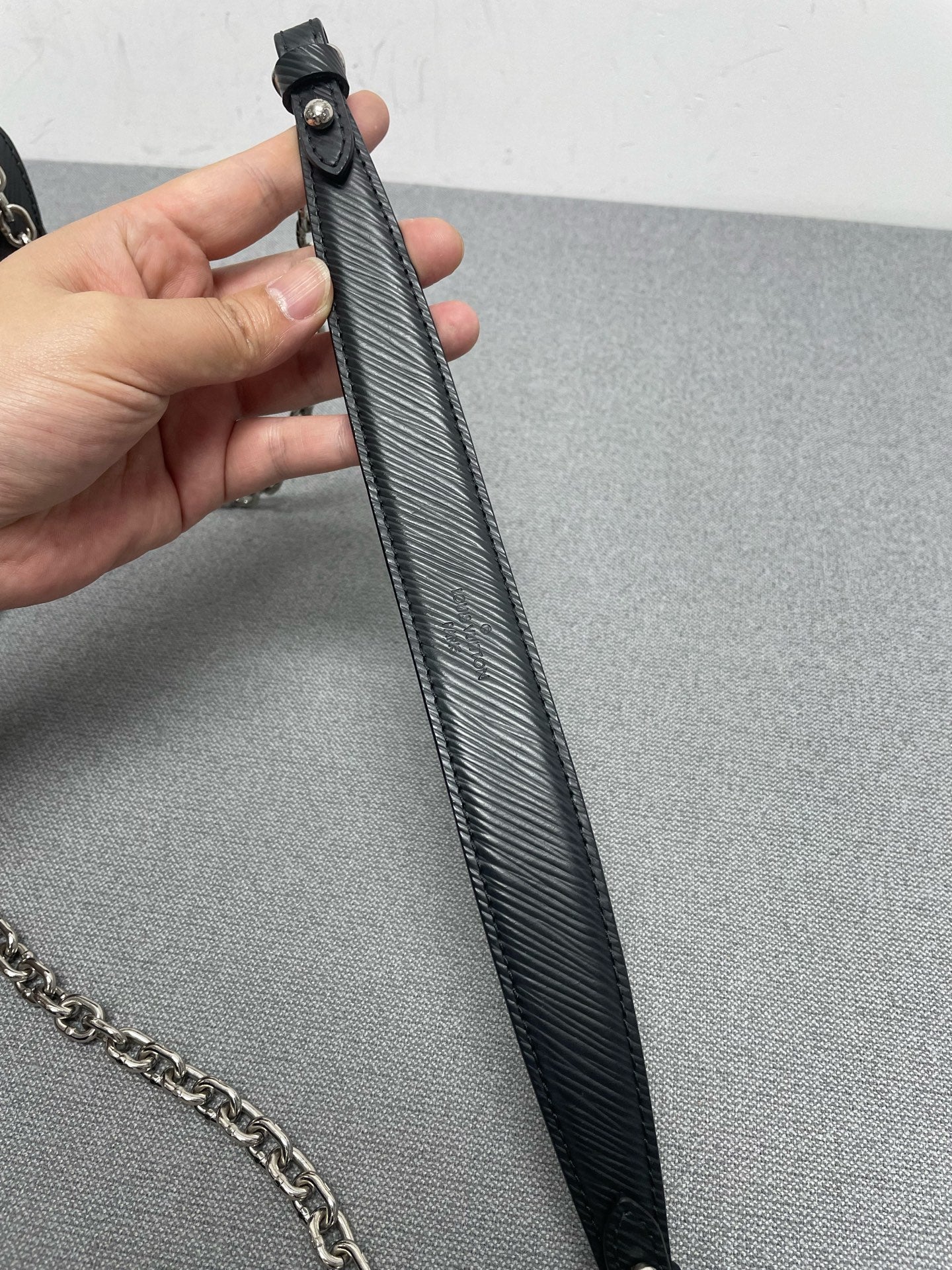 Louis Vuitton - Twist - Leather - Black - (small)