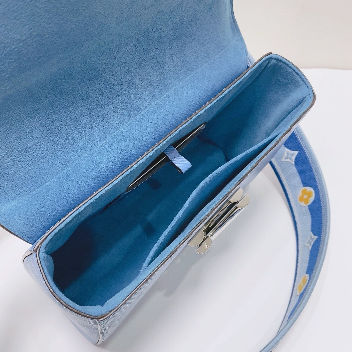 Louis Vuitton - Twist - Leather - Blue - (medium)