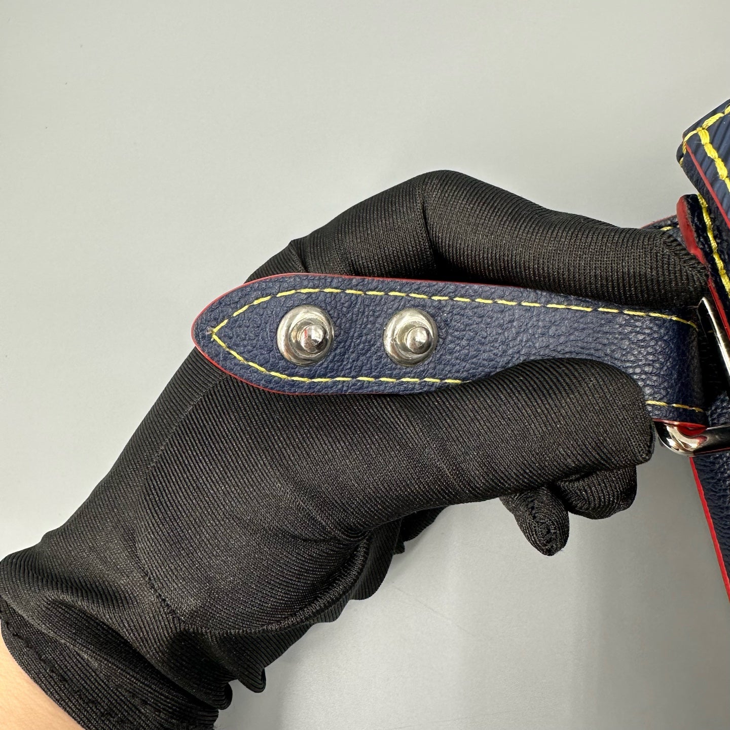 Louis Vuitton - Twist - Leather - Blue - (medium)