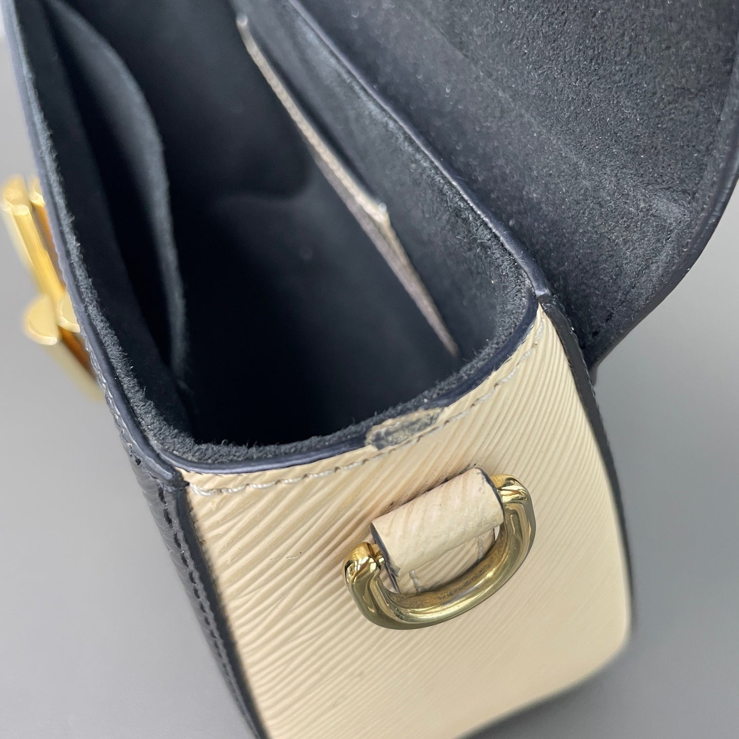 Louis Vuitton - Twist - Leather - Multicolour - (medium)