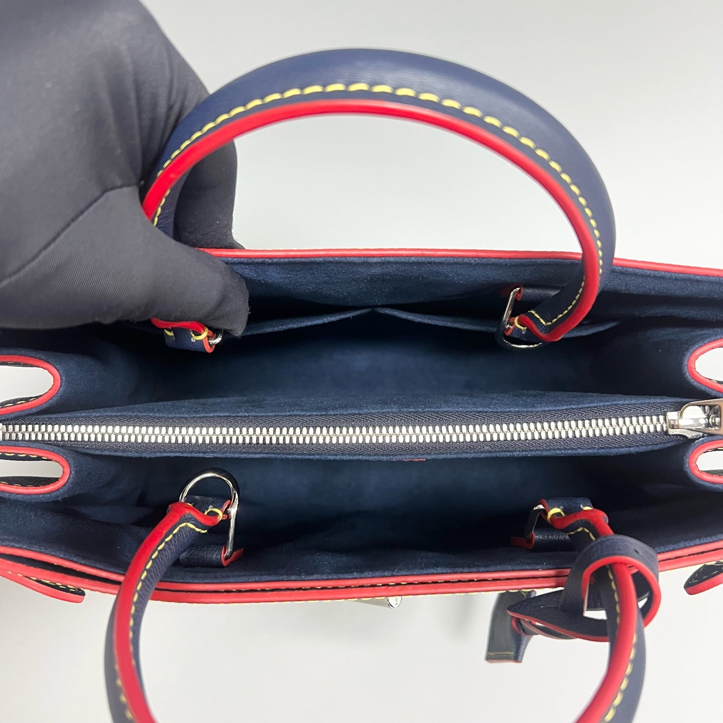 Louis Vuitton - Twist - Leather - Navy - (medium)