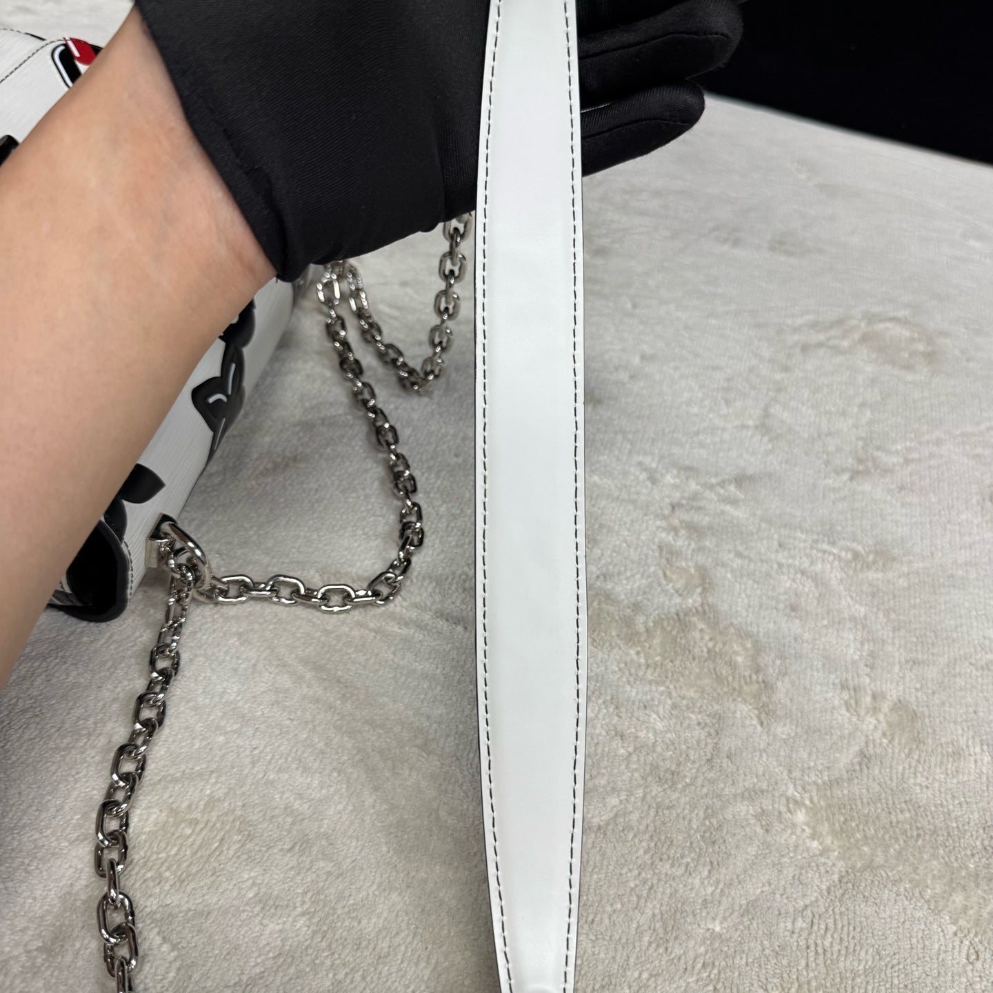 Louis Vuitton - Twist - Leather - White - (medium)
