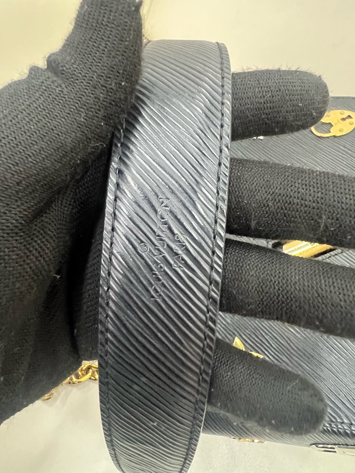 Louis Vuitton - Twist Medium - Leather - Black - (medium)