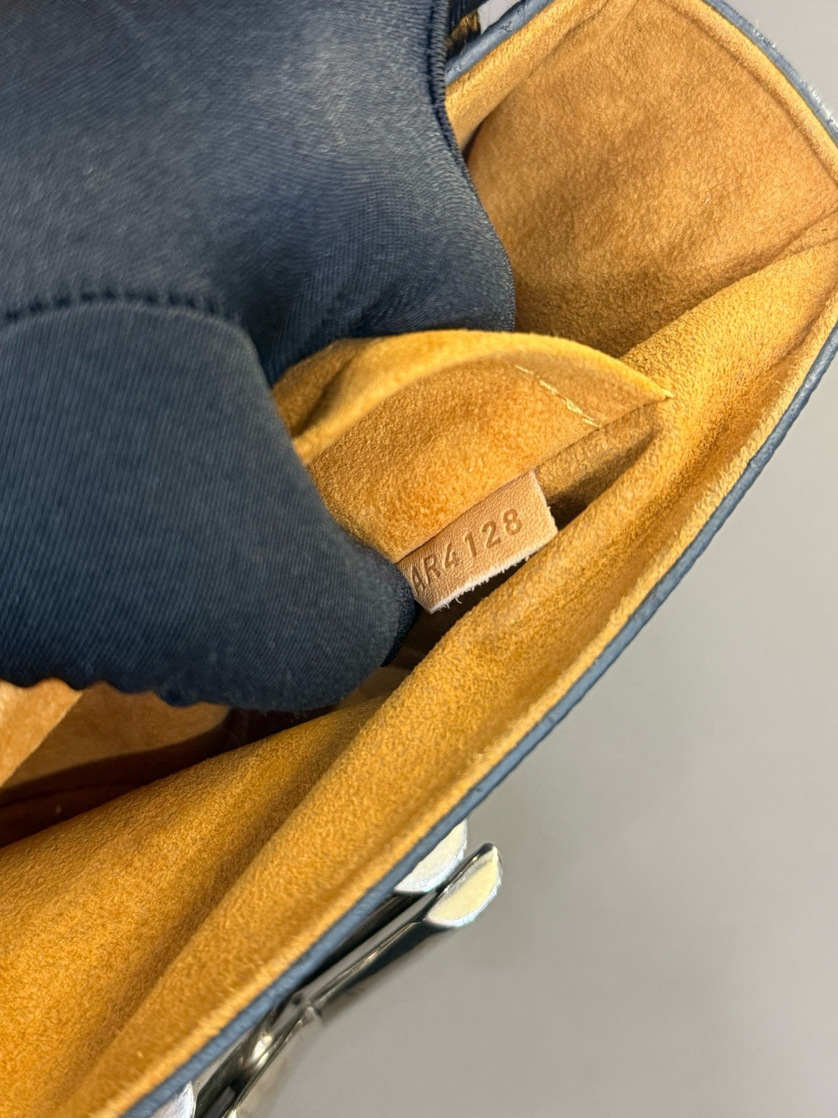 Louis Vuitton - Twist Medium - Leather - Blue - (Medium)