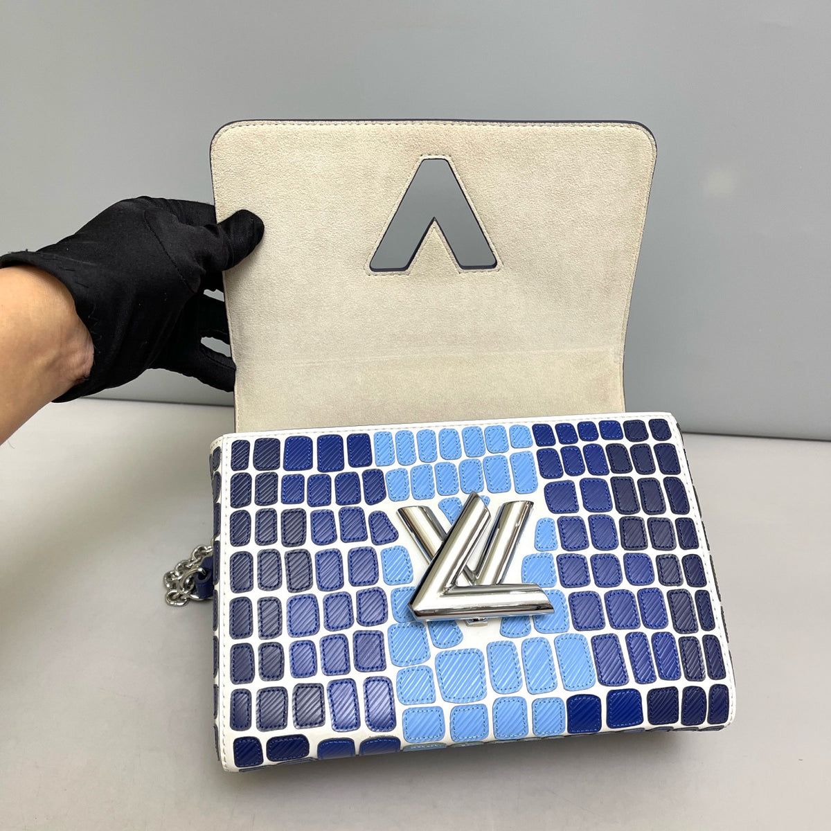 Louis Vuitton - Twist Medium - Leather - Blue - (medium)