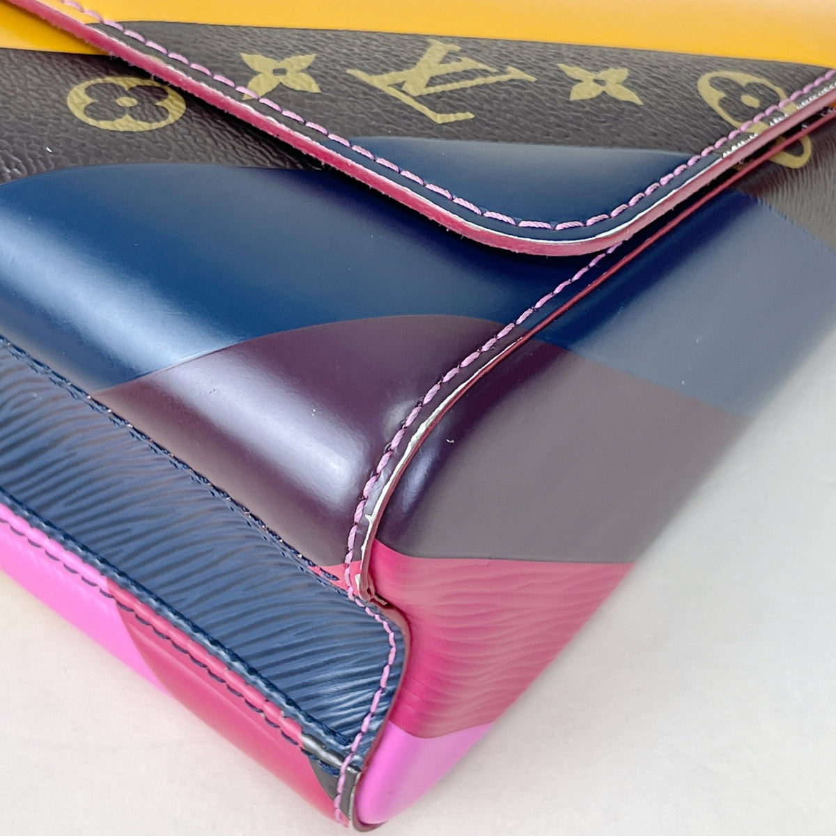 Louis Vuitton - Twist Medium - Leather - Multicolour - (Medium)