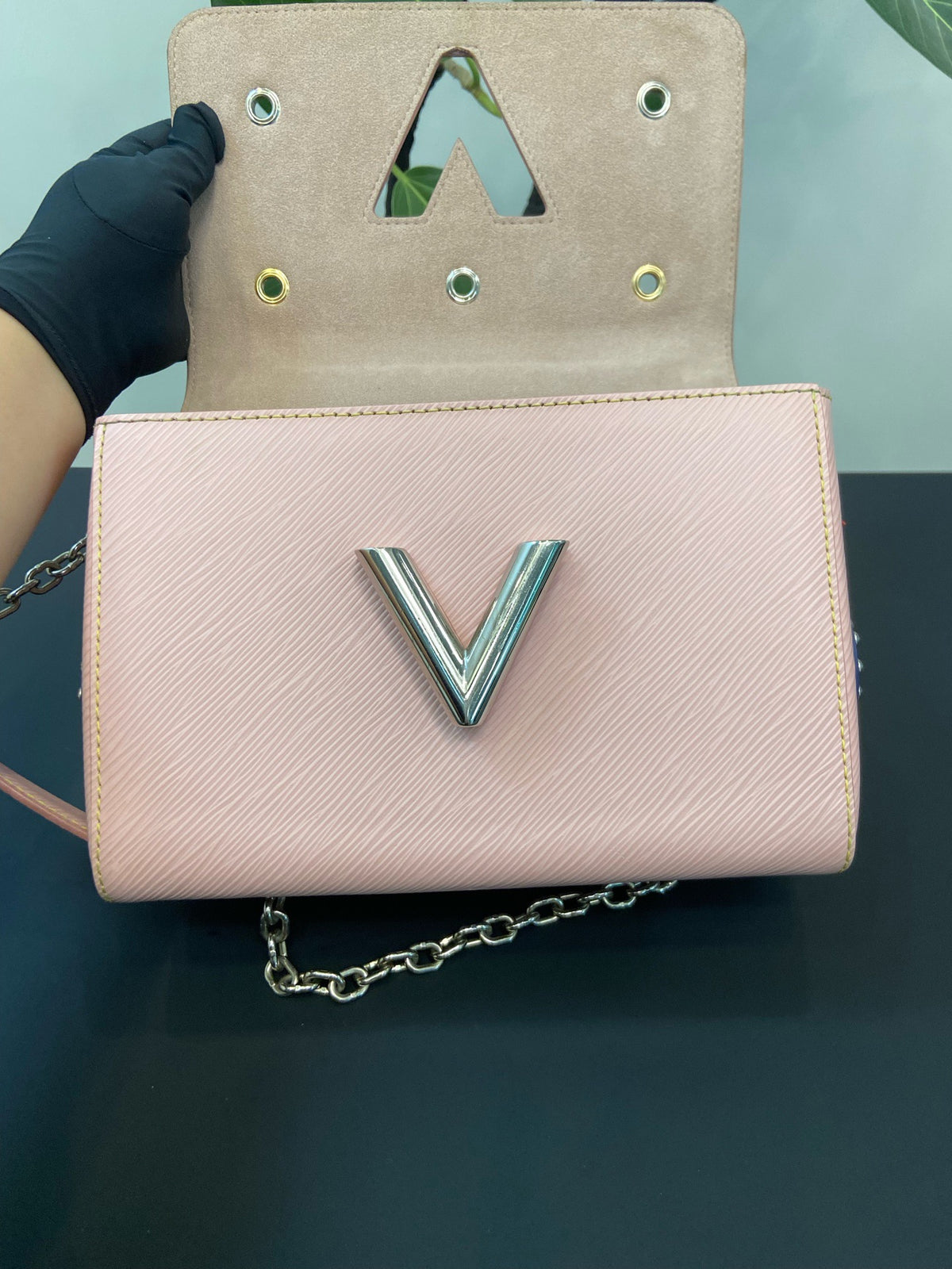 Louis Vuitton - Twist Medium - Leather - Pink - (medium)