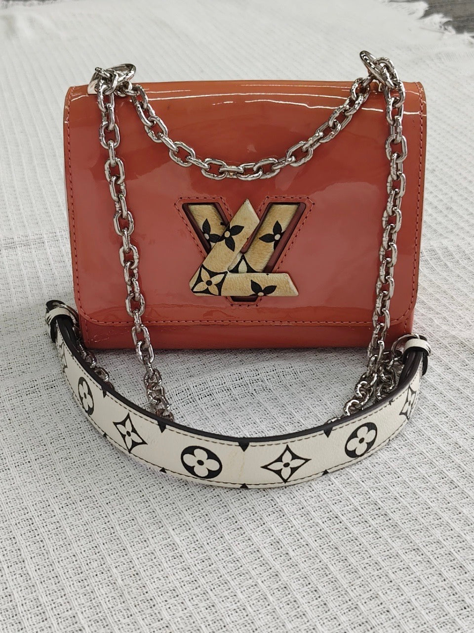 Louis Vuitton - Twist - Patent leather - Pink - (small)
