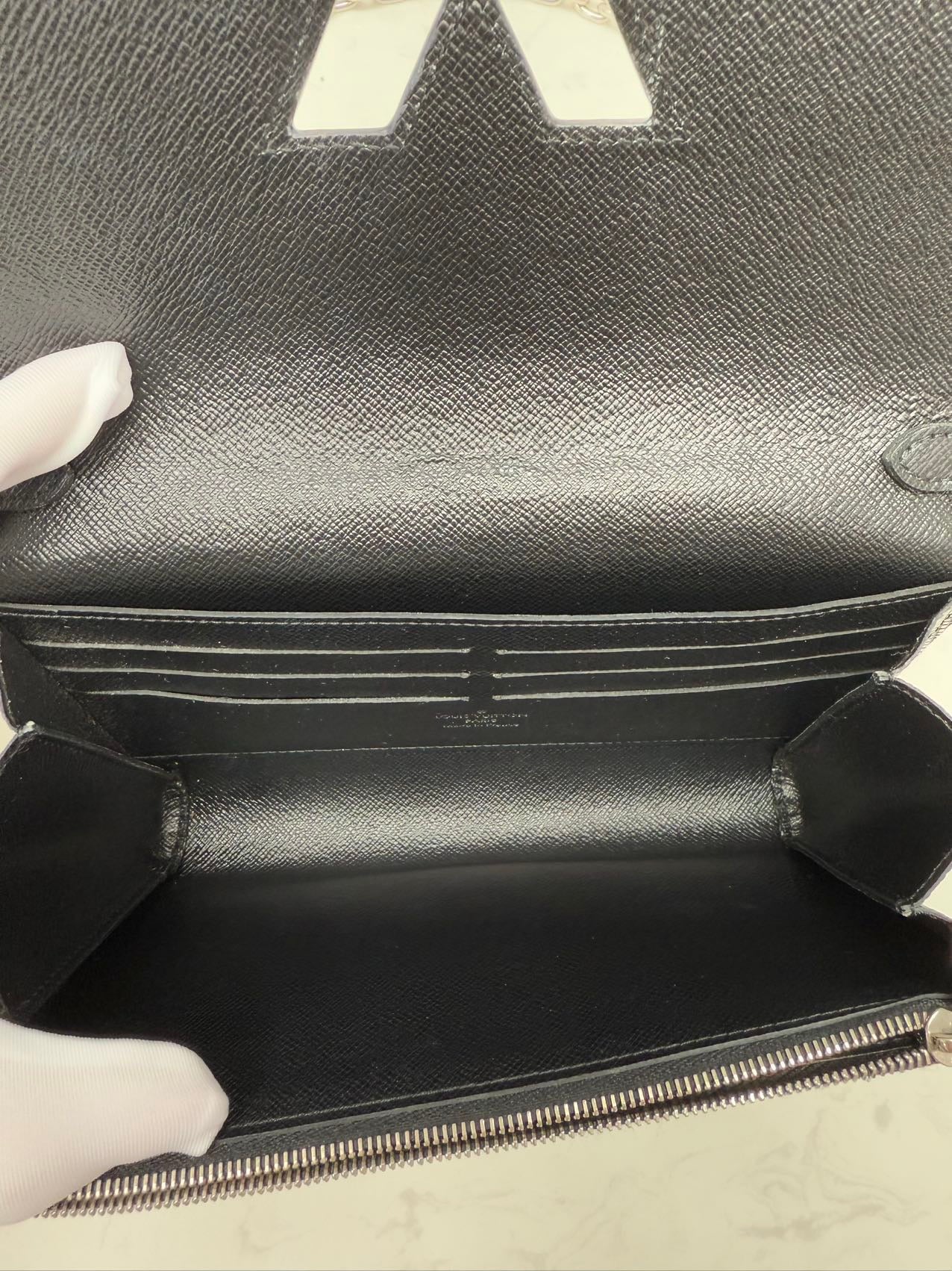 Louis Vuitton - Twist WOC - Epi leather - Silver-grey with Silver-Tone Hardware - (mini)