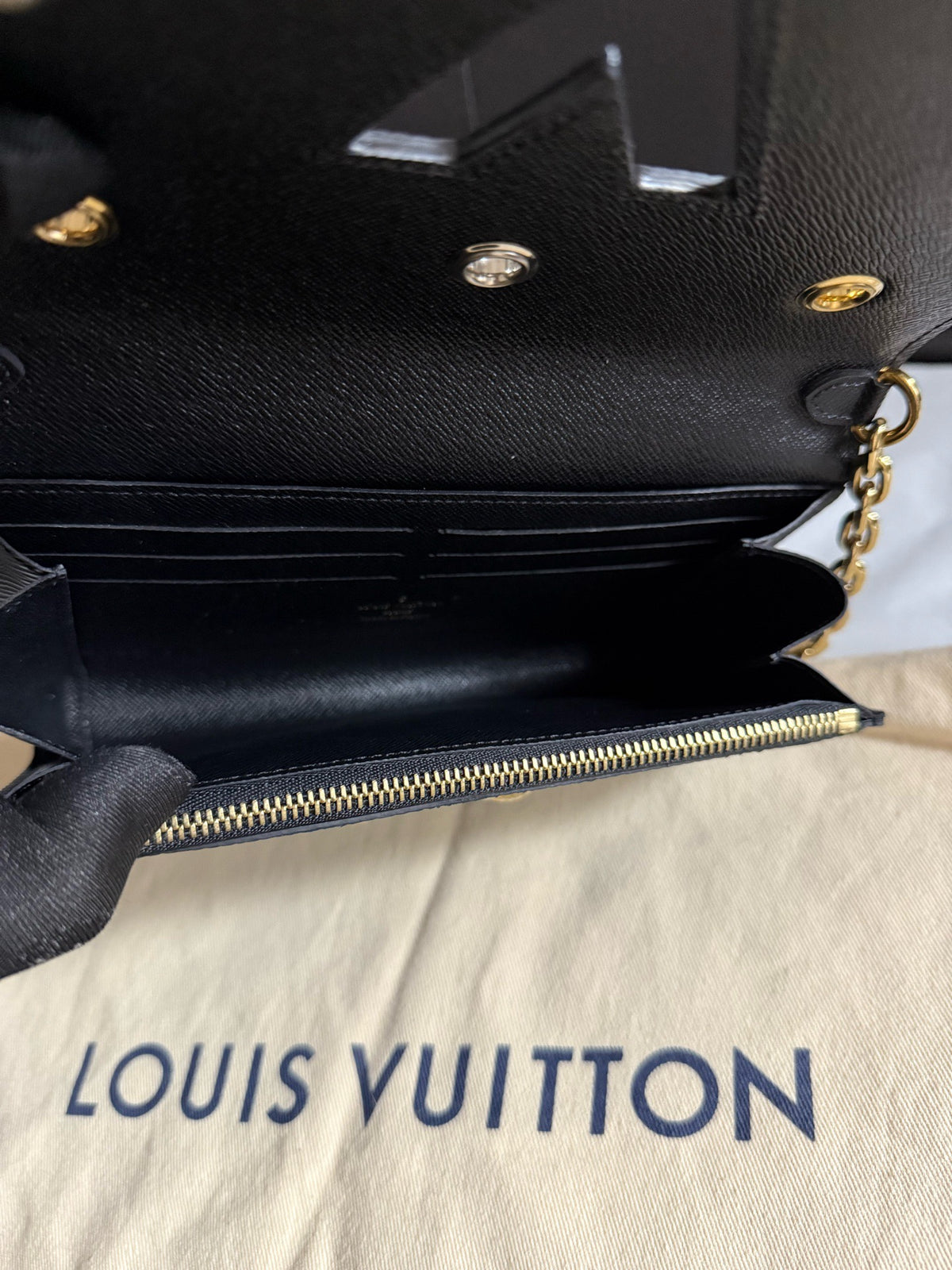 Louis Vuitton - Twist WOC - Leather - Black - (Small)