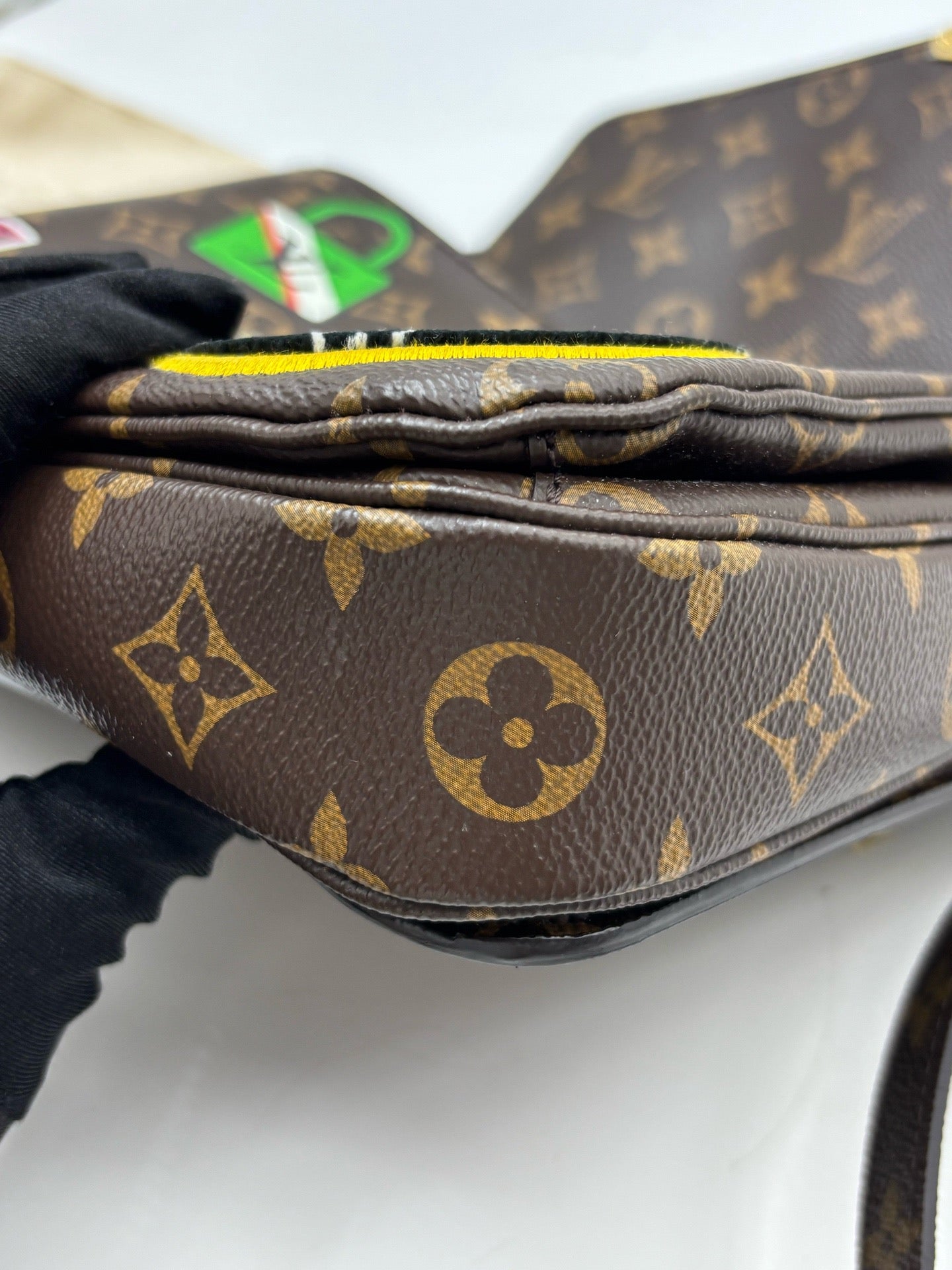 Louis Vuitton - Valentine's Day Limited Edition Messenger Bag - Cloth - Brown - (medium)