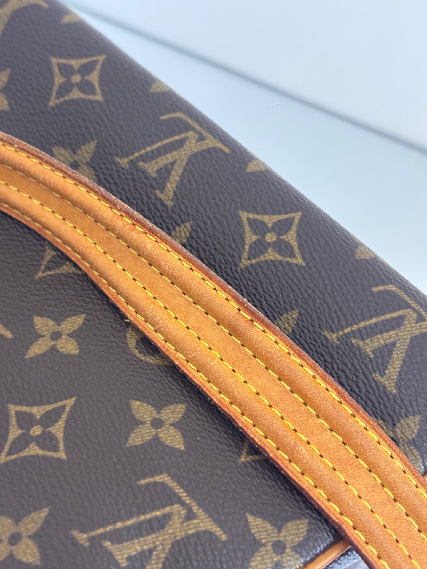Louis Vuitton - Vintage Monogram Double Flap Shoulder Bag - Monogram coated canvas with Vachetta leather trim - Brown - (Small)