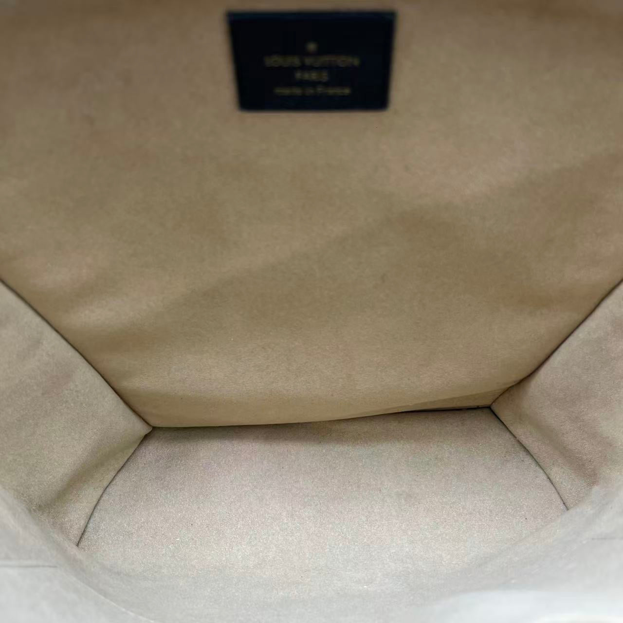 Louis Vuitton - Volta - Taurillon leather - Black - (medium)