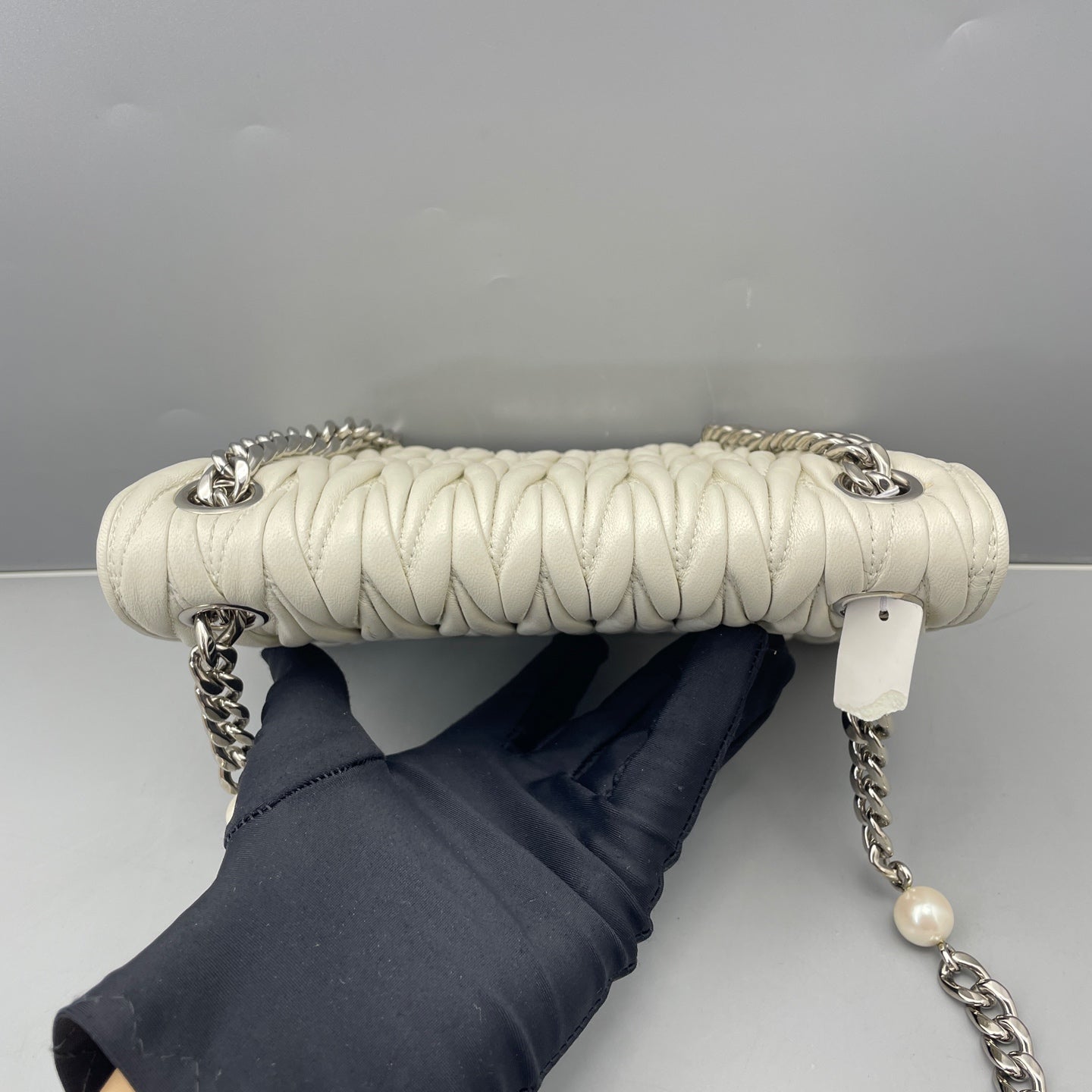 Miu Miu - Matelassé Pearl Chain Bag - Lambskin leather - White - (mini)