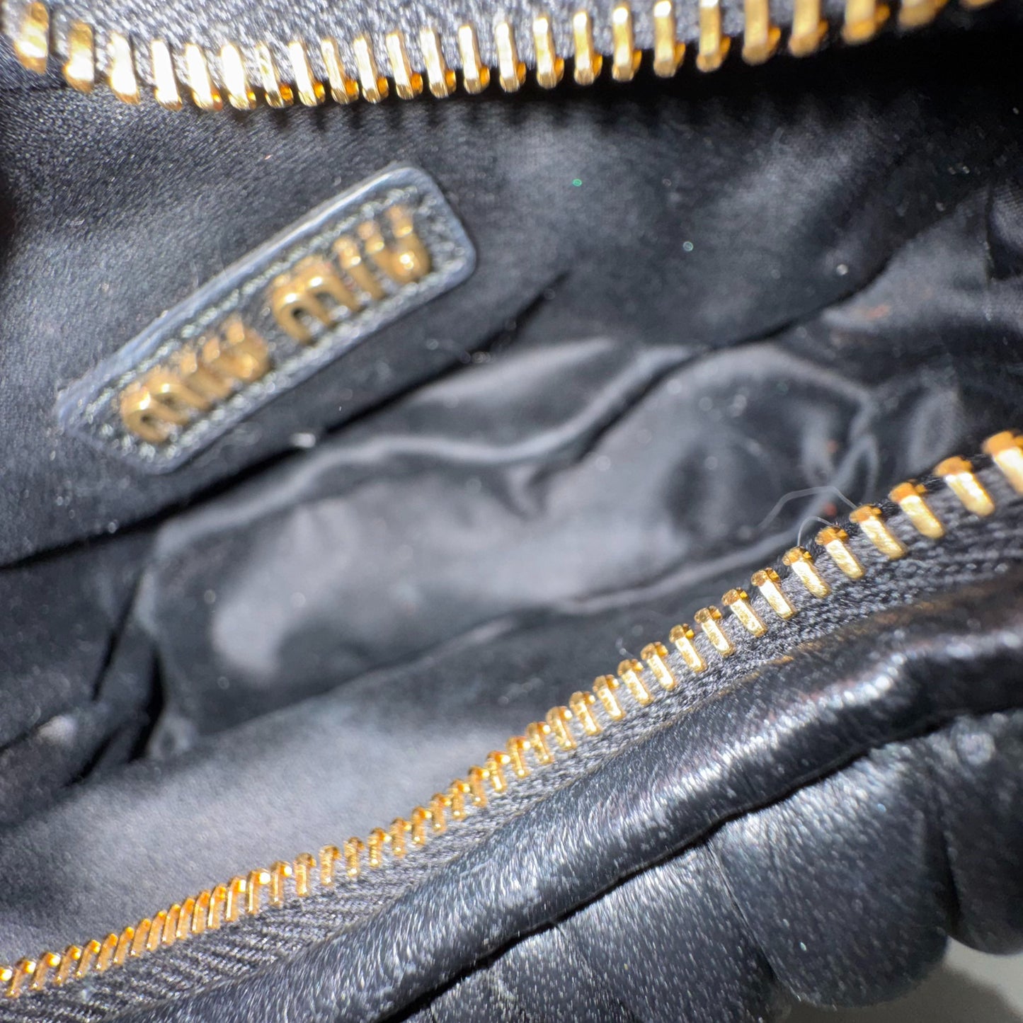 Miumiu - Miu Wander Matelassé Mini Hobo Bag - Leather - Black - (mini)