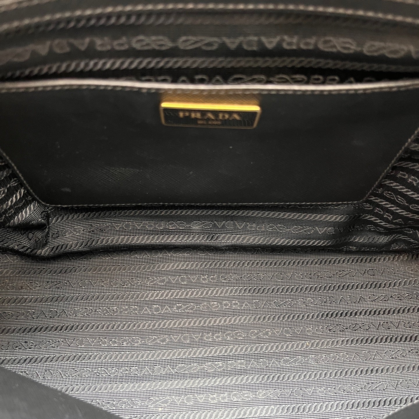 Prada - Galleria Saffiano Lux Tote - Saffiano leather - Black - (medium)