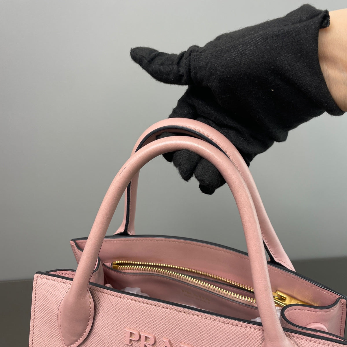 Prada - Monochrome leather handbag - Pink - (medium)