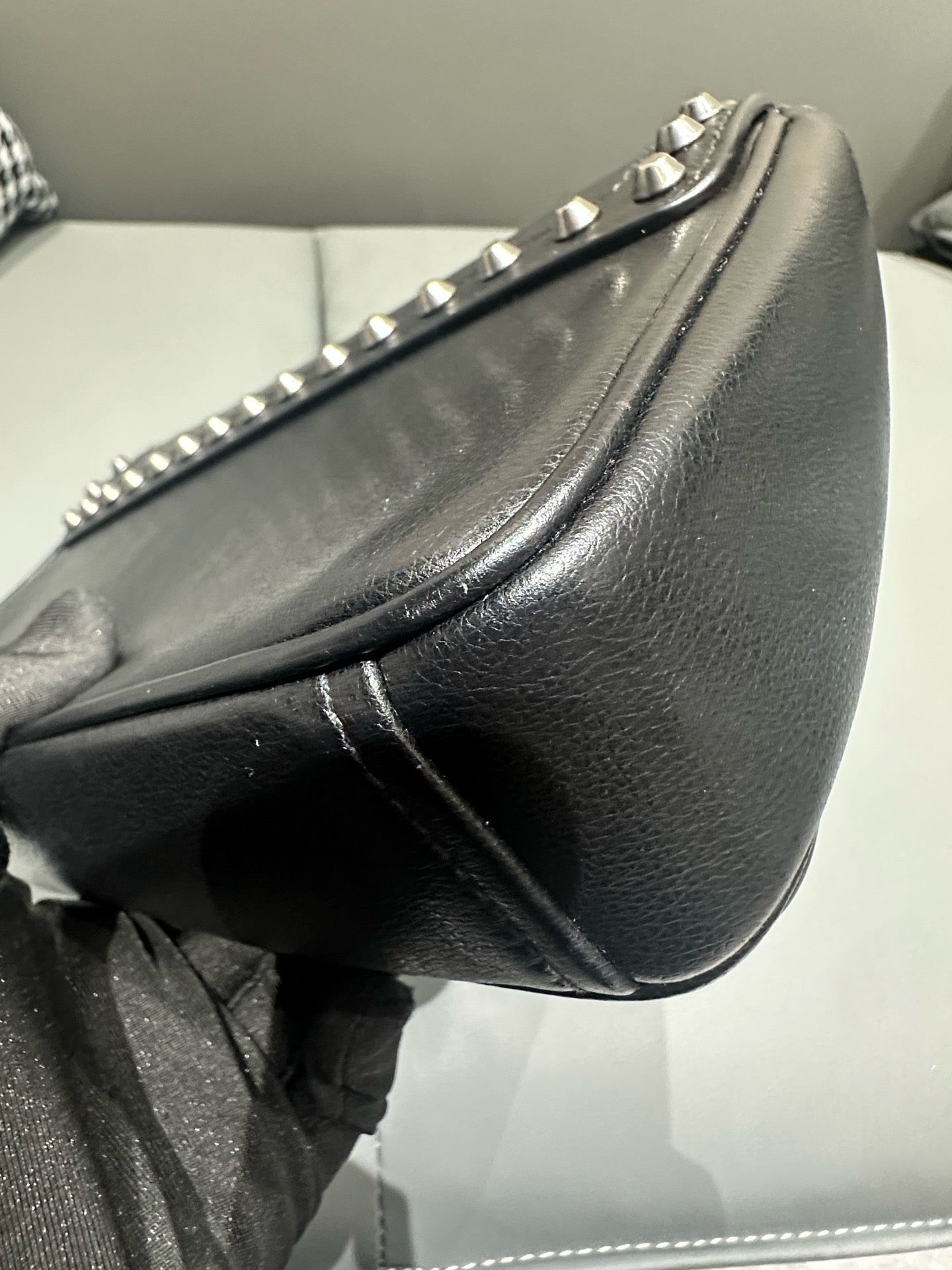 Prada - Rivet Chain Shoulder Bag - Leather - Black - (Medium)