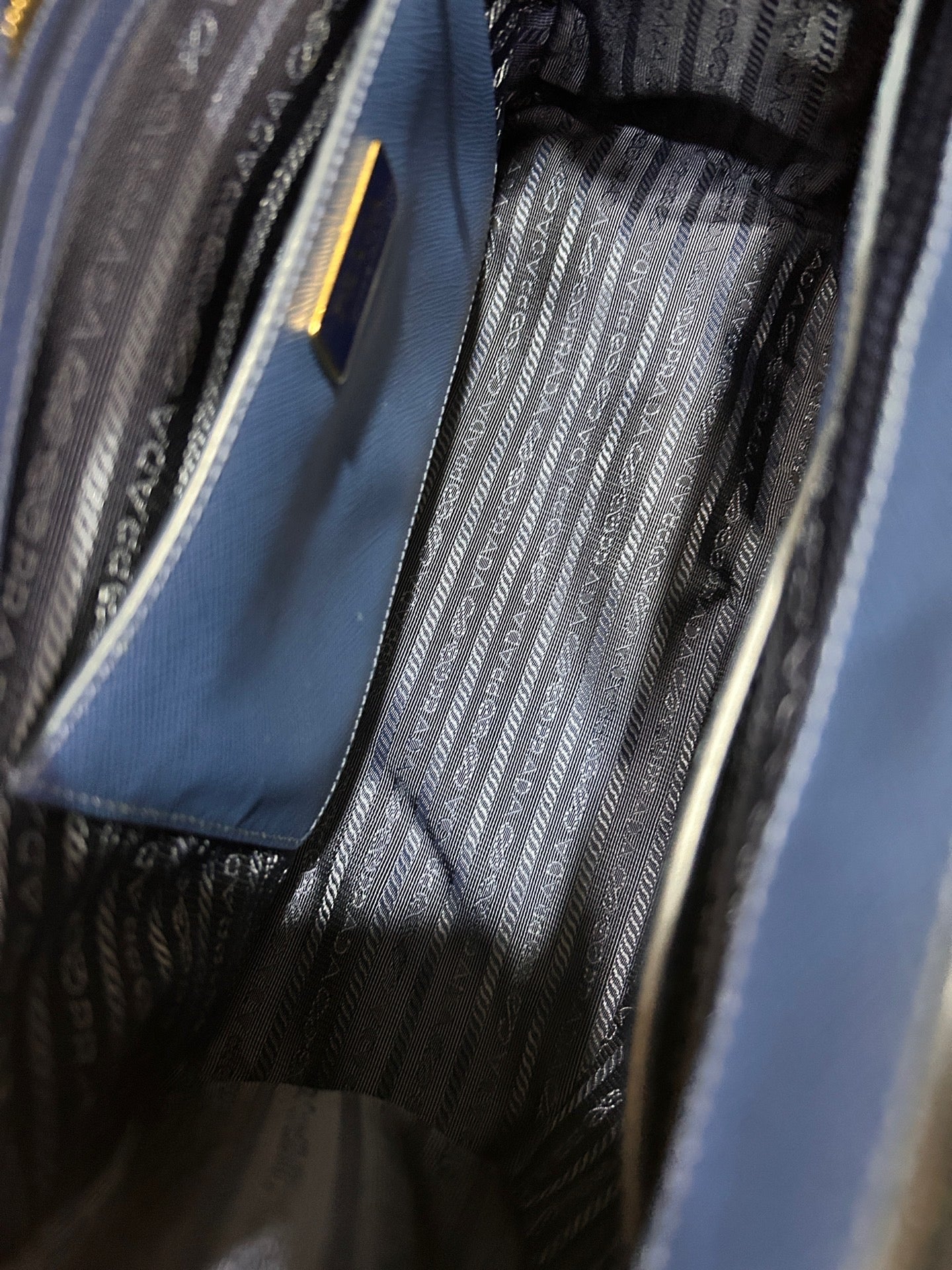 Prada - Saffiano - Leather - Blue - (medium)