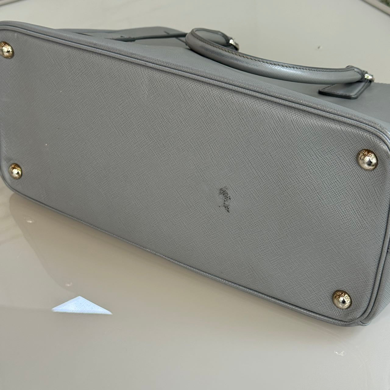 Prada - Saffiano - Leather - Grey - (medium)
