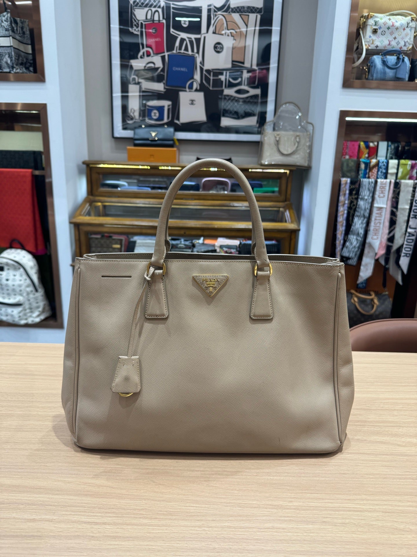 Prada - Saffiano Lux Tote - Leather - Beige - (medium)