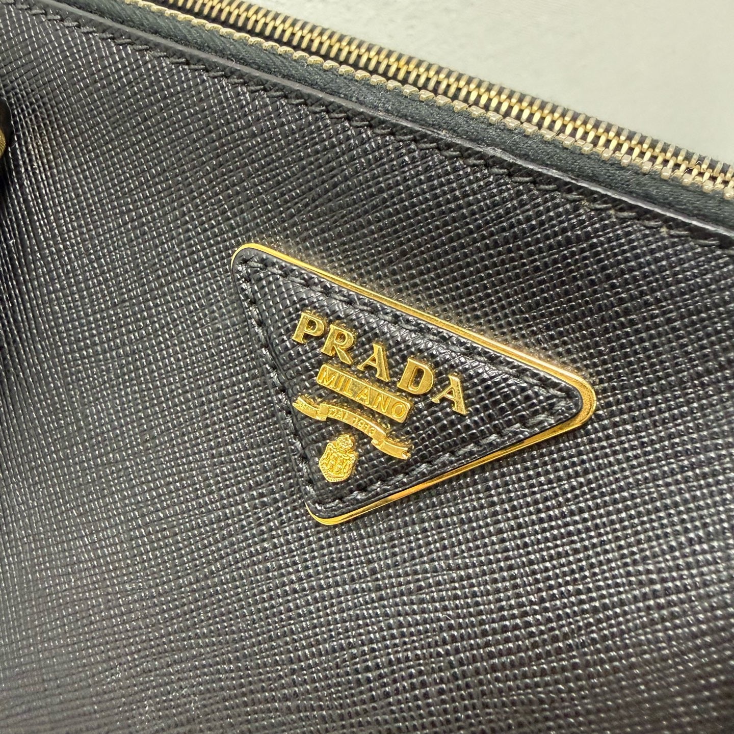 Prada - Saffiano Tote - Leather - Black - (Large)