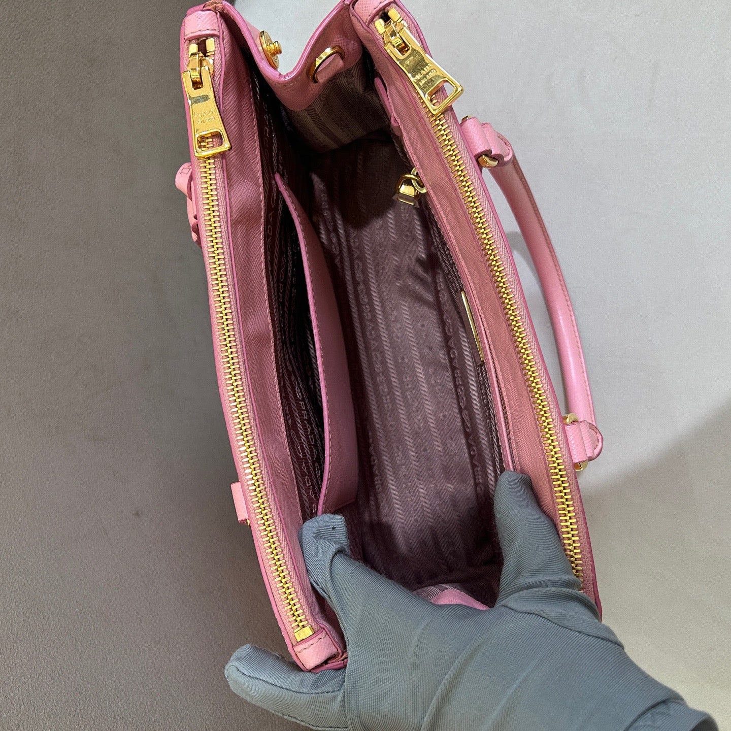 Prada - Saffiano Tote - Leather - Pink - (small)