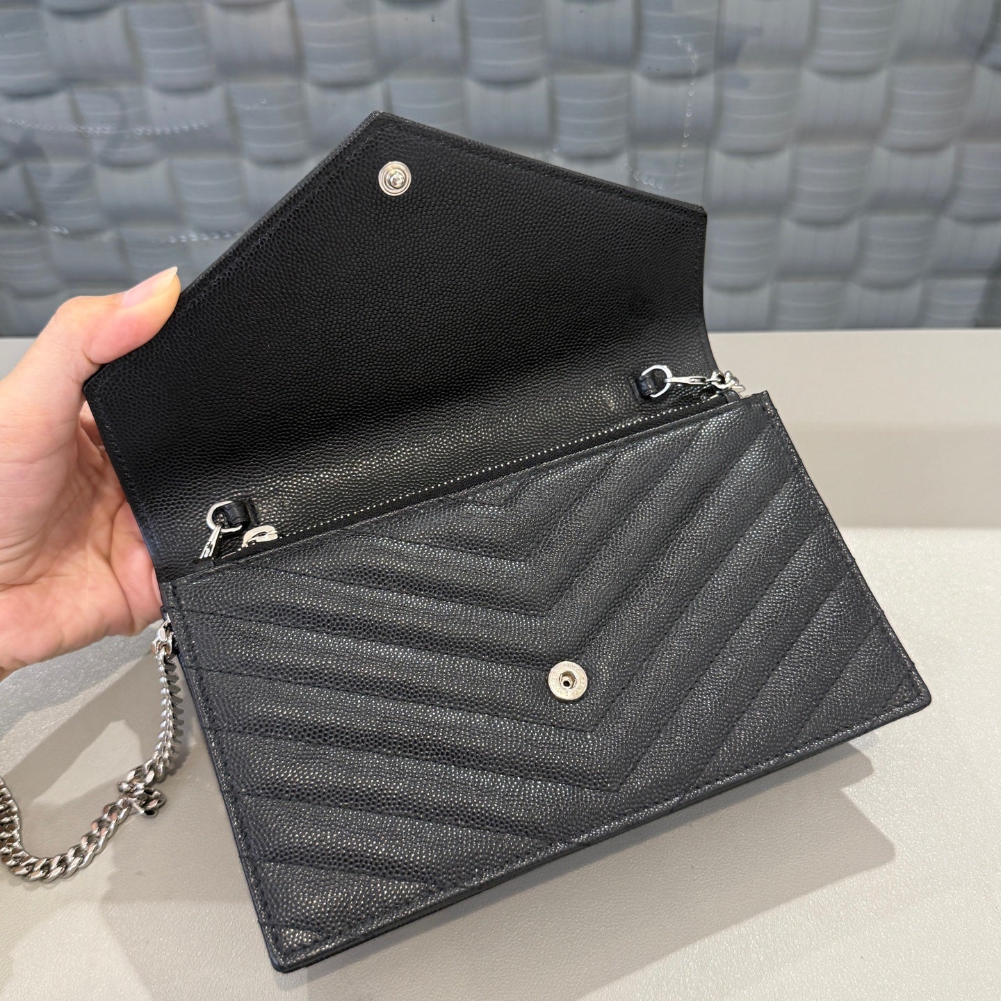 Saint Laurent - Envelope Wallet on Chain - Leather - Black - (small)