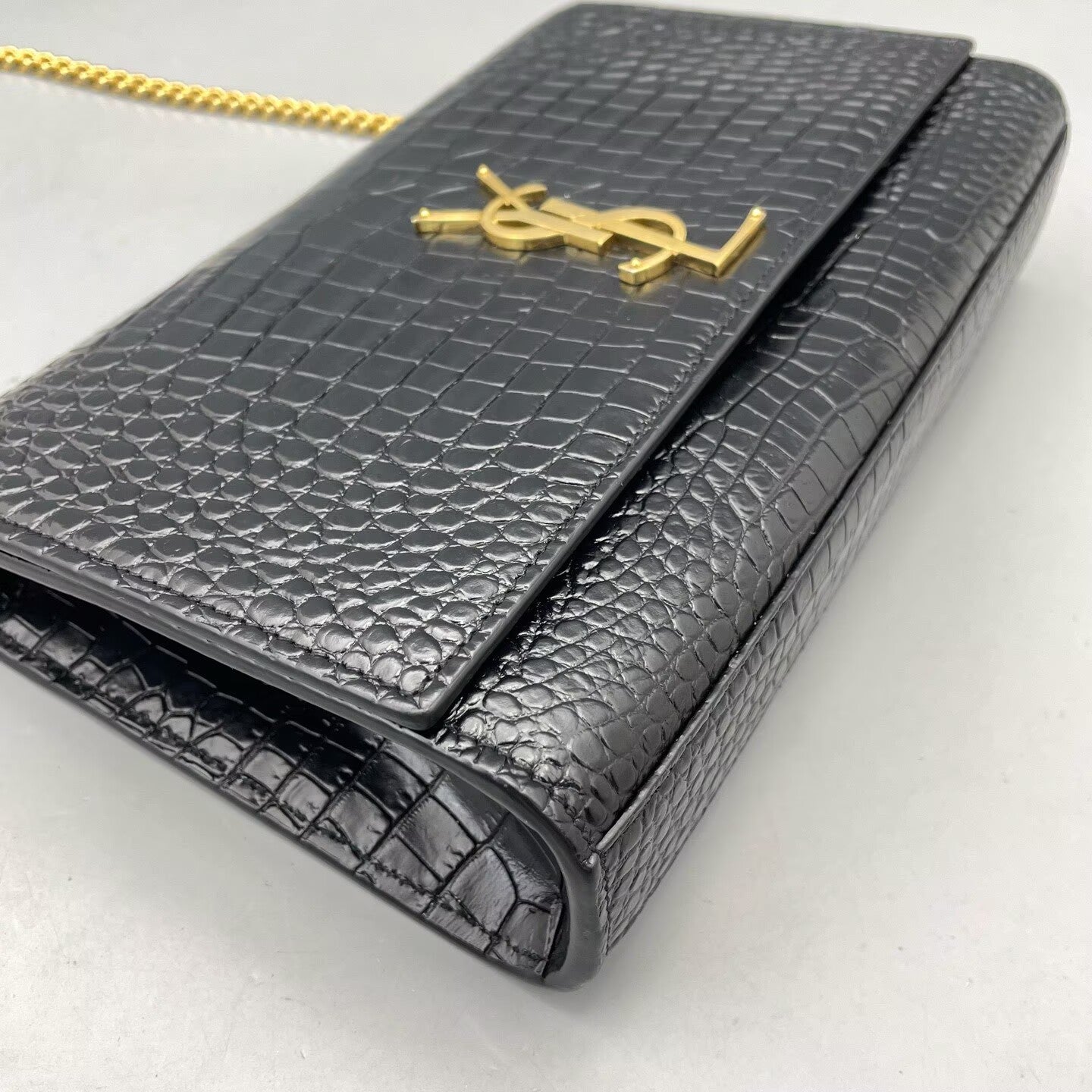 Saint Laurent - Kate - Crocodile embossed leather - Black with Gold-Tone Hardware - (medium)