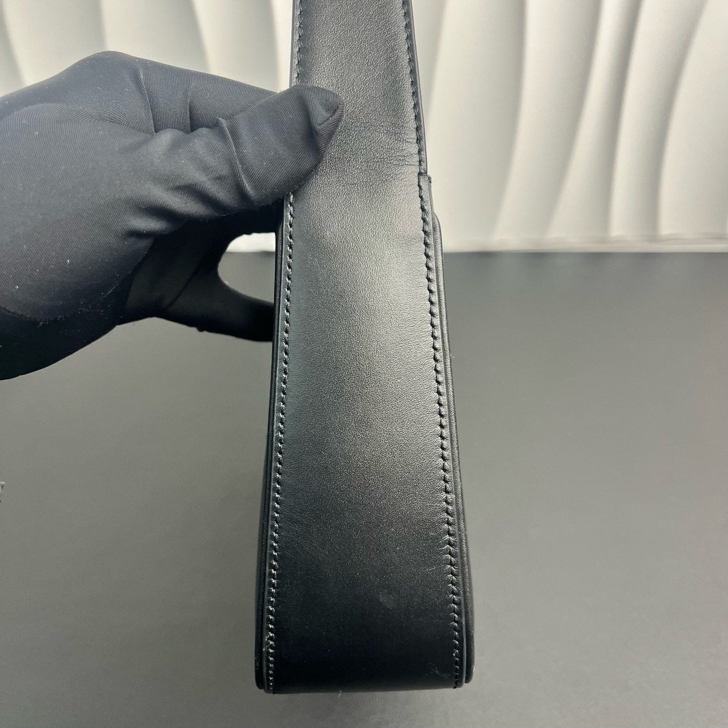 Saint Laurent - Le 5 à 7 Hobo Bag - Leather - Black - (mini)