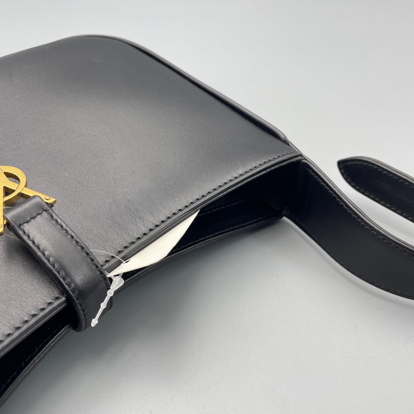Saint Laurent - Le 5 à 7 Hobo Bag - Leather - Black with Gold-Tone Hardware - (medium)