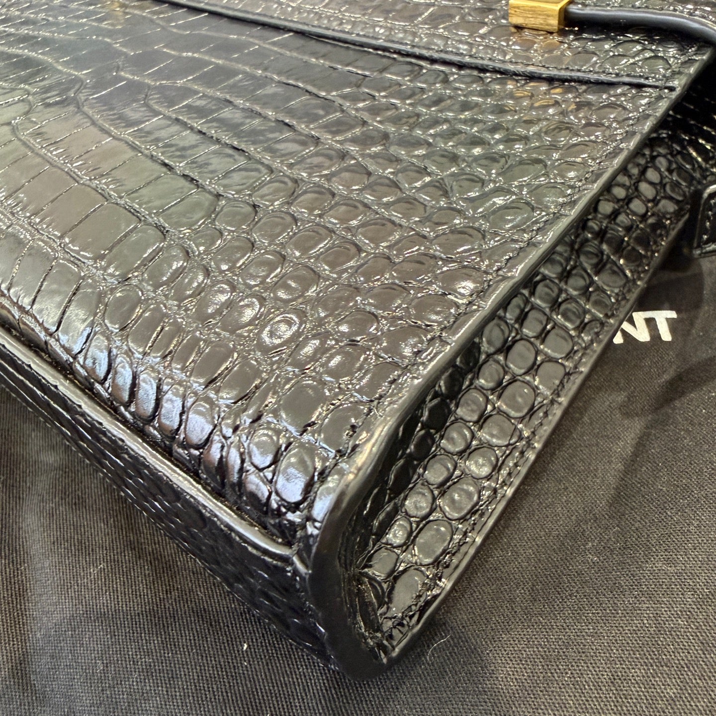 Saint Laurent - Manhattan - Calfskin leather with crocodile embossing - Black - (small)