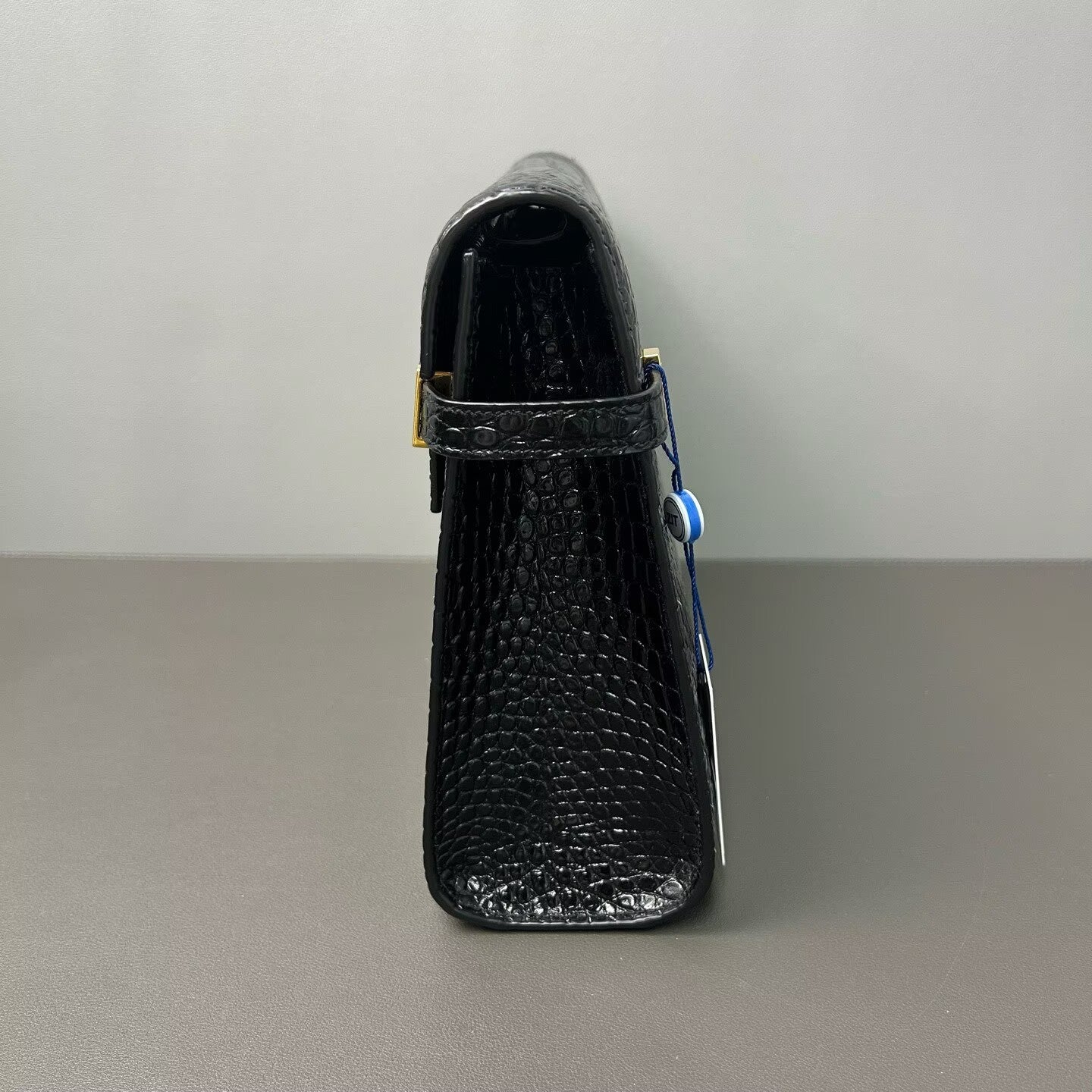Saint Laurent - Manhattan - Crocodile-embossed leather - Black - (medium)