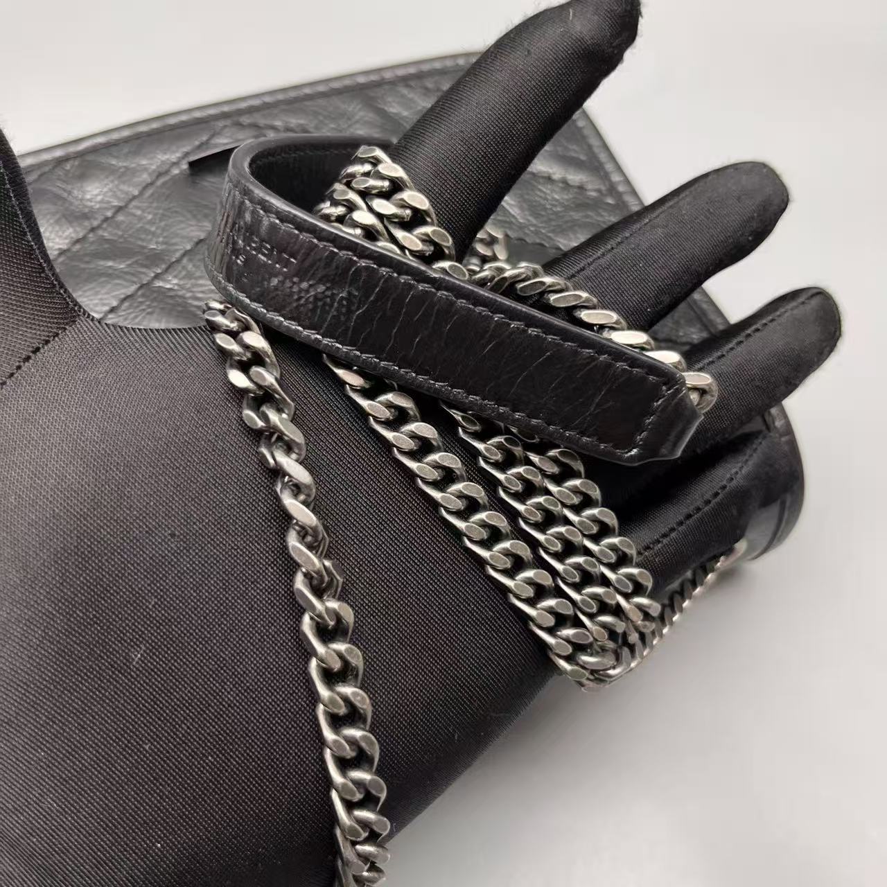 Saint Laurent - Niki Chain Bag - Crinkled calfskin leather - Black - (mini)