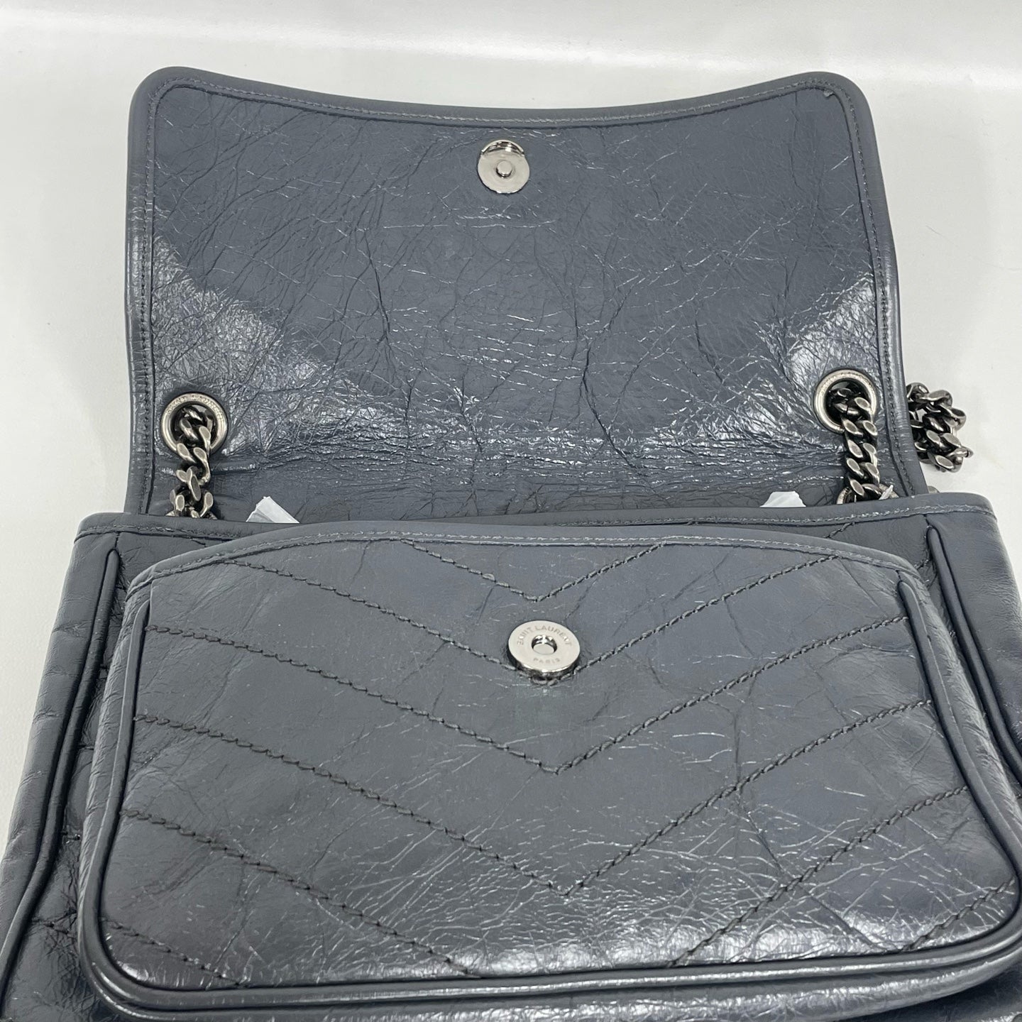 Saint Laurent - Niki - Crinkled calfskin leather - Dark Grey with Dark Silver-Tone Hardware - (Medium)